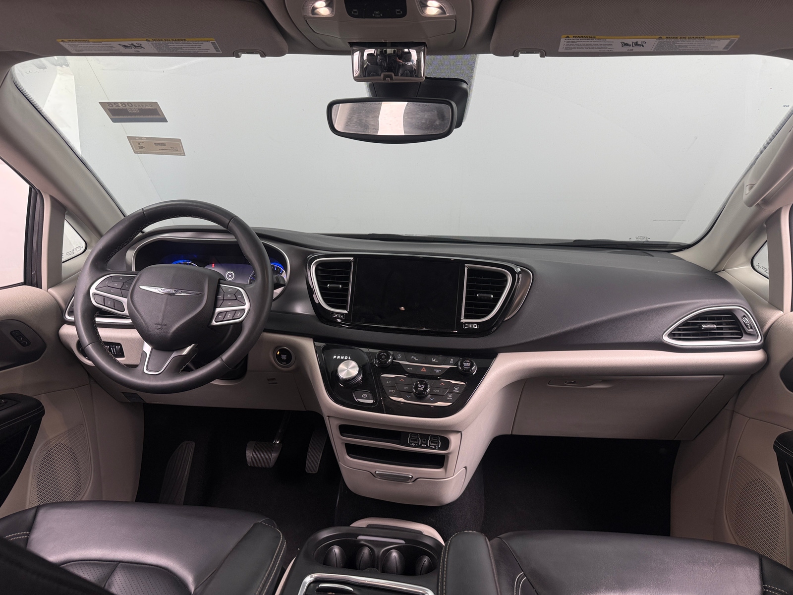 Thumbnail: 2023 Chrysler Pacifica - 3