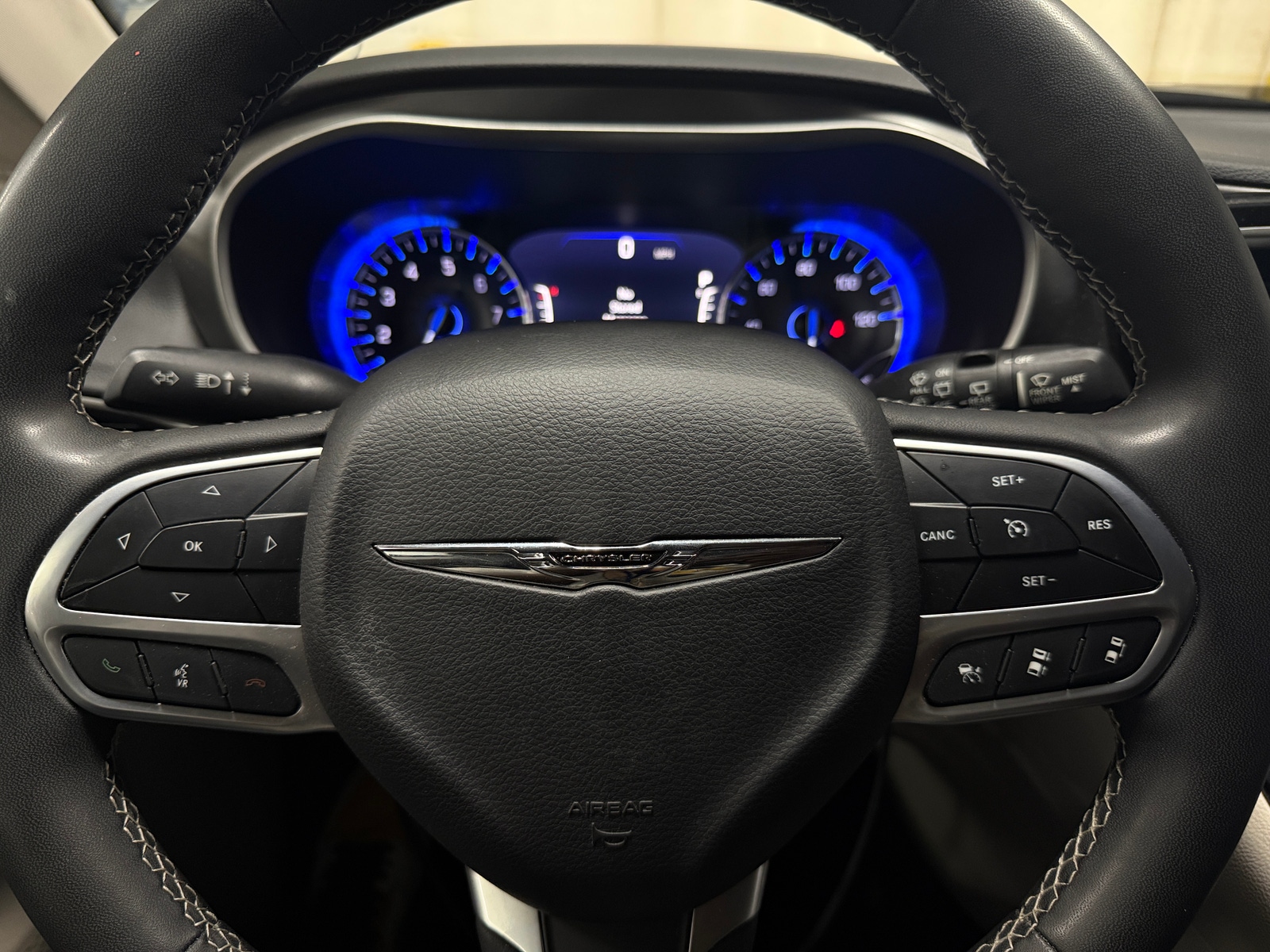 Thumbnail: 2023 Chrysler Pacifica - 5