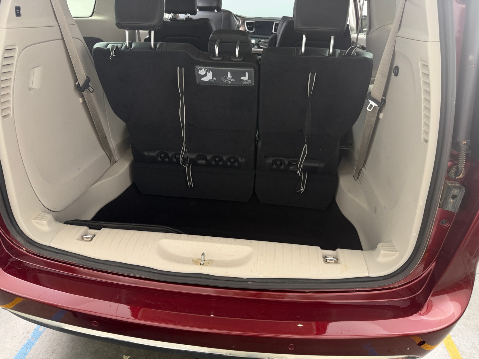 Thumbnail: 2019 Chrysler Pacifica - 6