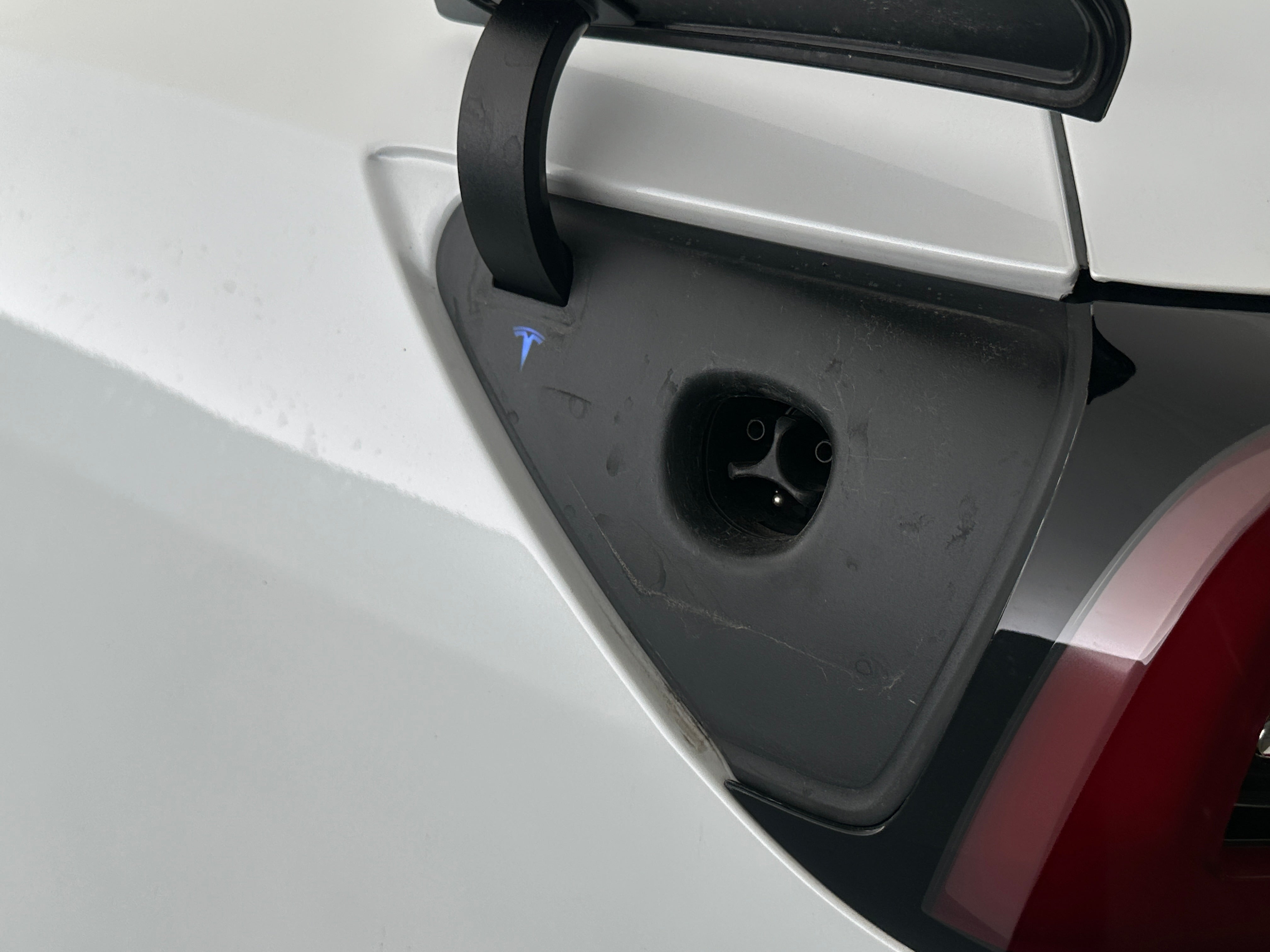 Used 2024 Tesla Model Y Long Range with VIN 7SAYGDEE4RA290395 for sale in Pewaukee, WI