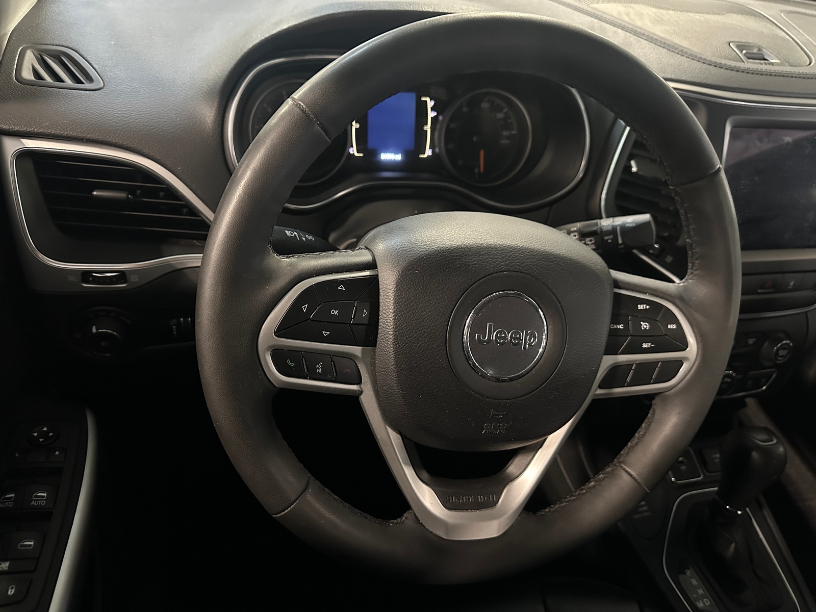 Thumbnail: 2022 Jeep Cherokee - 5