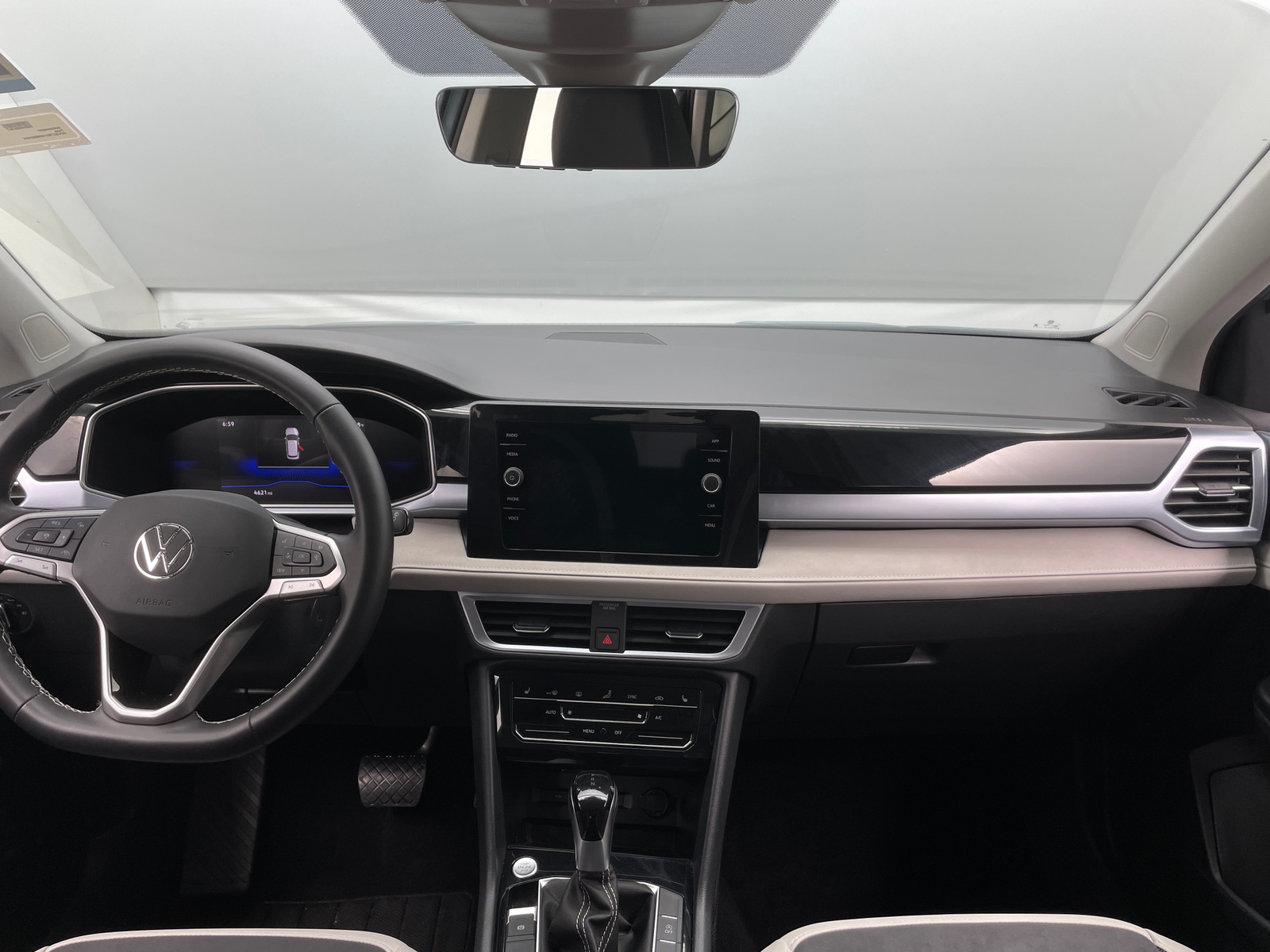 Thumbnail: 2025 Volkswagen Taos - 3