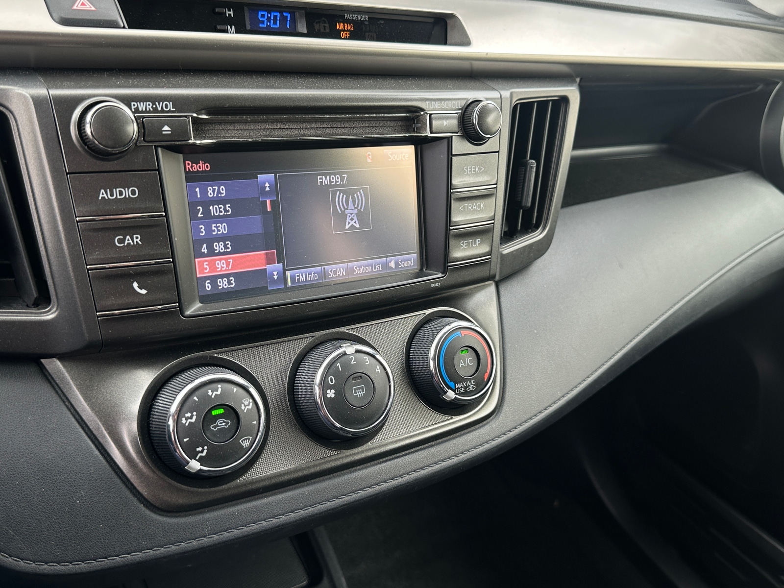 Thumbnail: 2015 Toyota RAV4 - 4