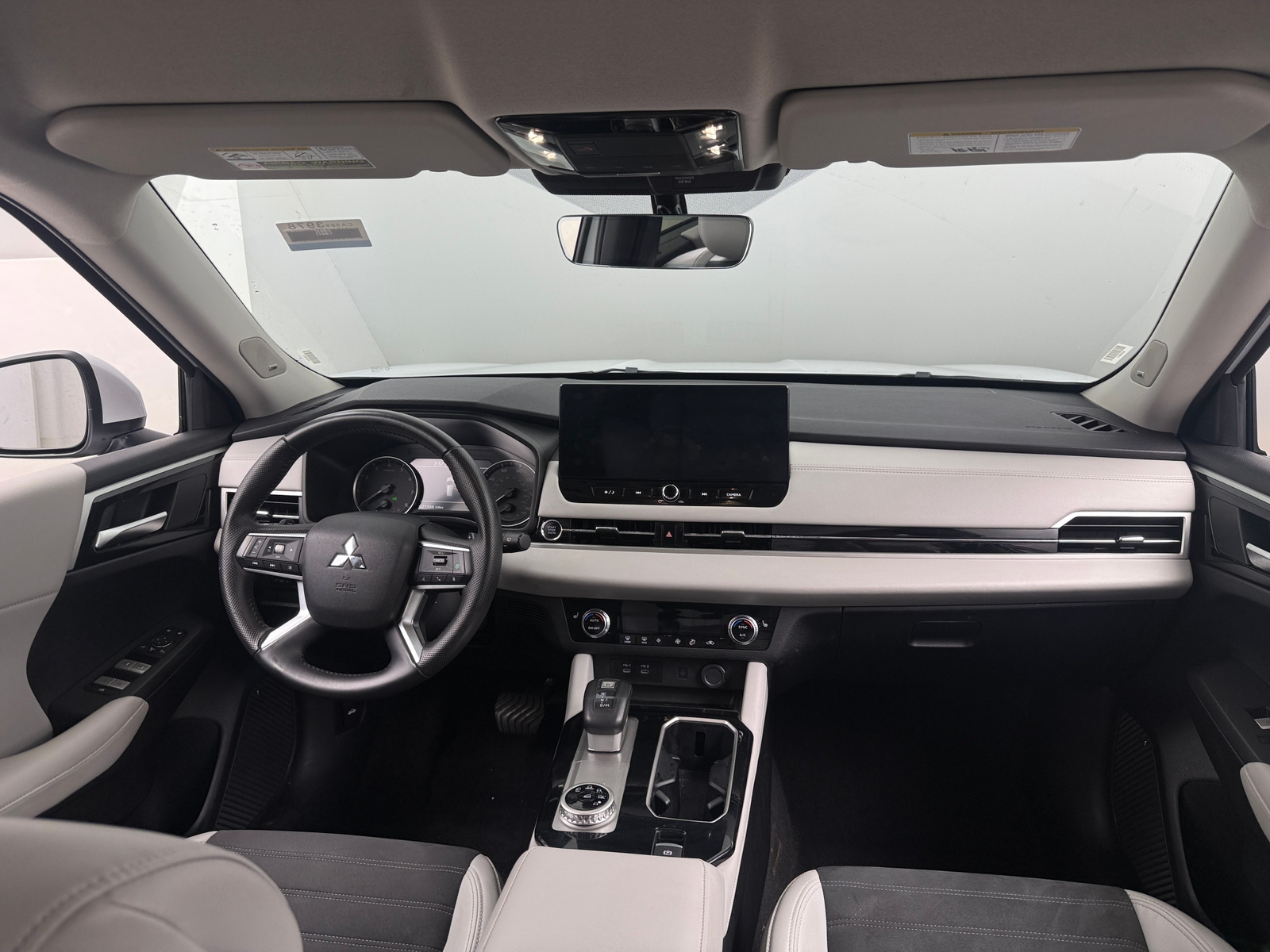 Thumbnail: 2025 Mitsubishi Outlander - 2