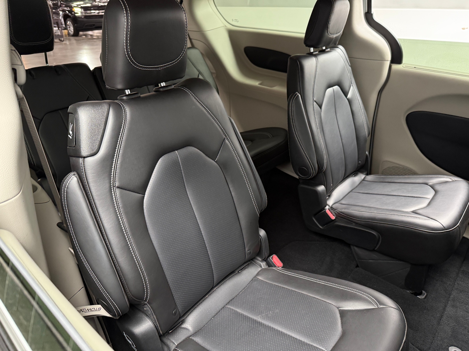 Thumbnail: 2023 Chrysler Pacifica - 5