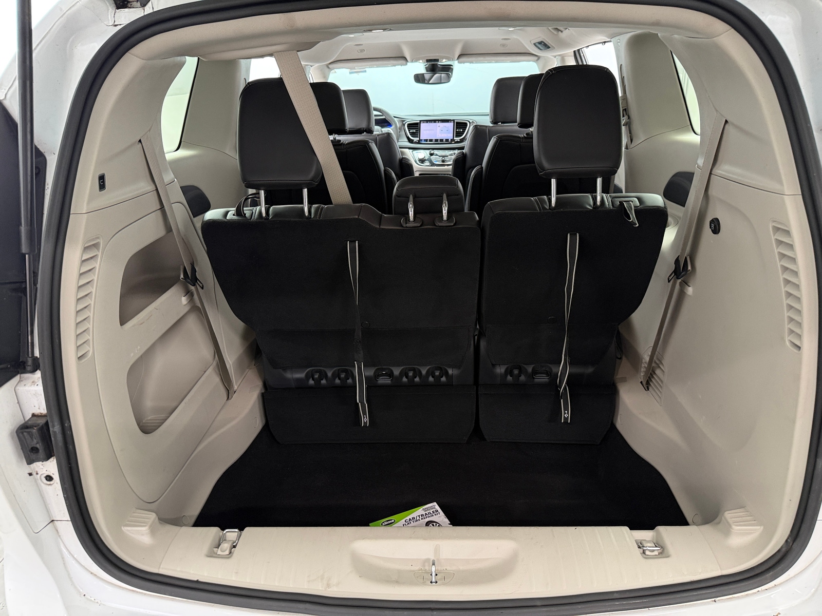 Thumbnail: 2023 Chrysler Pacifica - 6