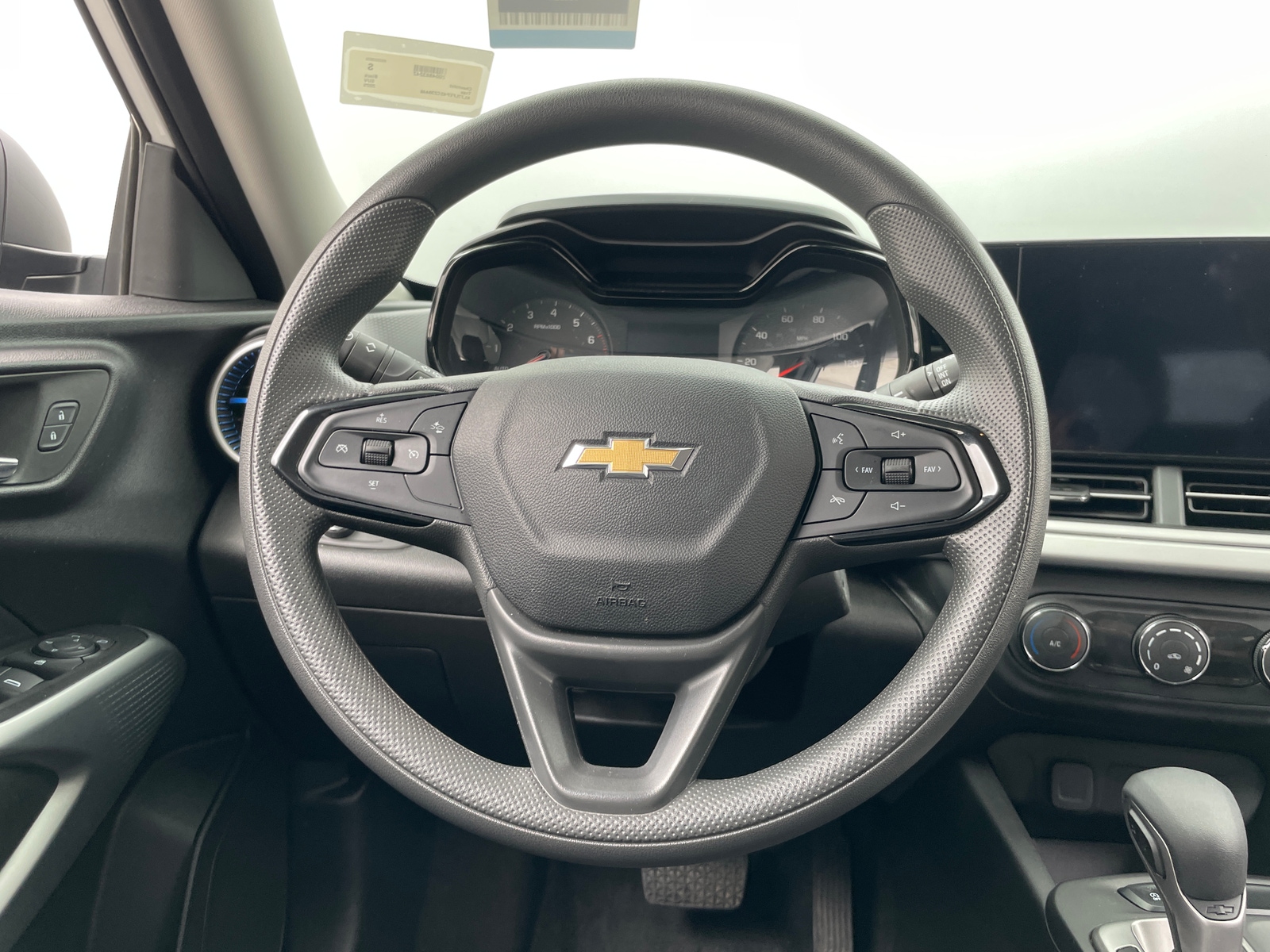 Thumbnail: 2025 Chevrolet Trax - 5