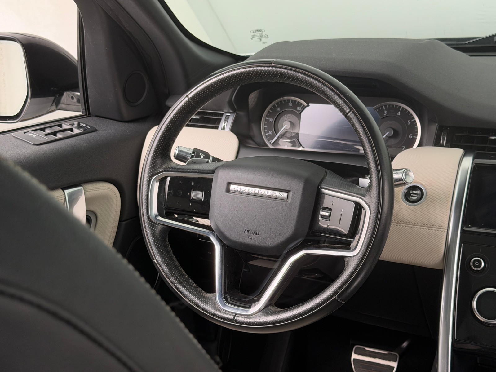 Thumbnail: 2021 Land Rover Discovery Sport - 4