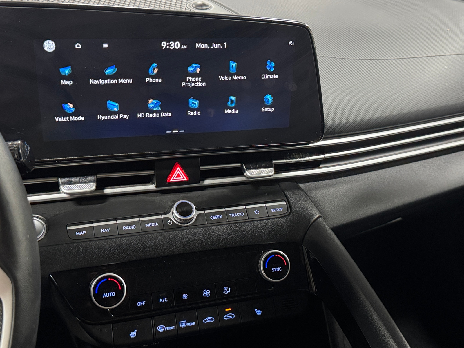 Thumbnail: 2023 Hyundai Elantra - 4