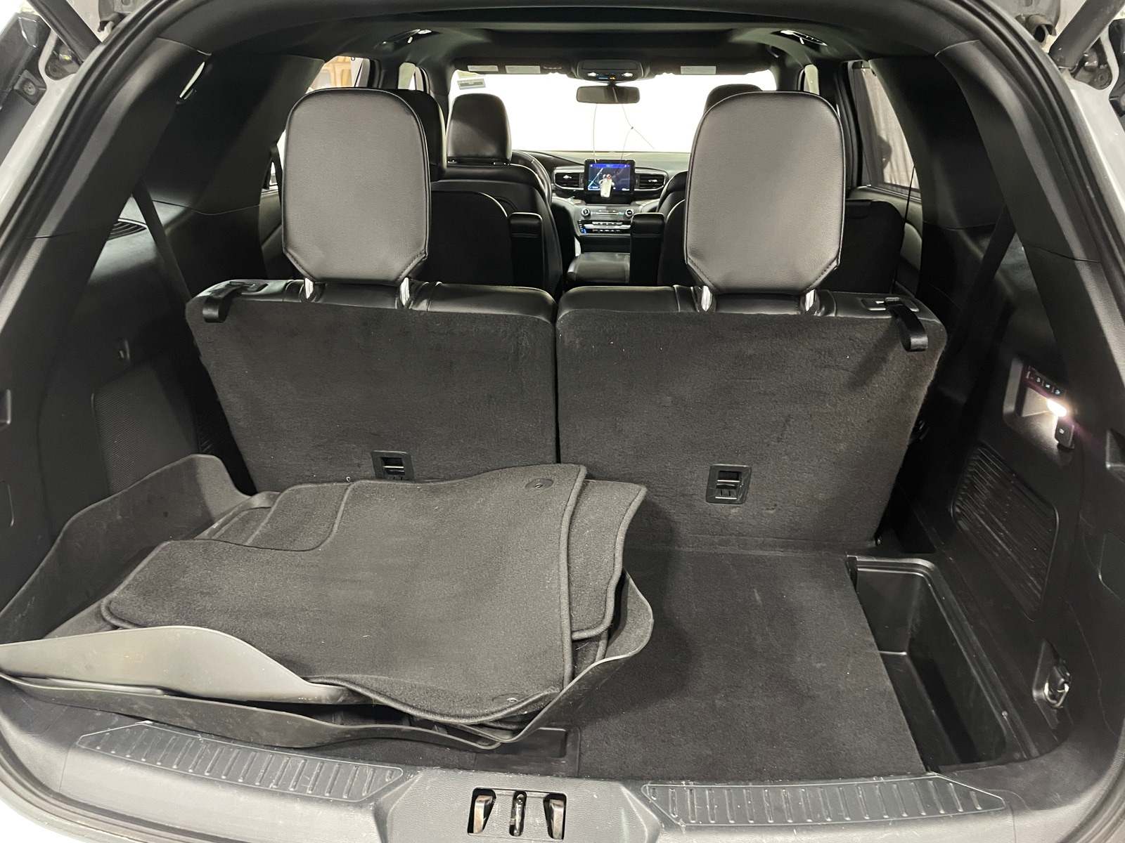 Thumbnail: 2020 Ford Explorer - 6