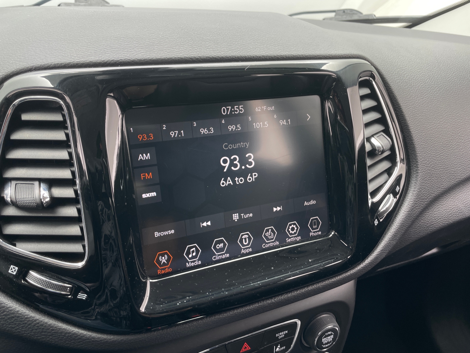Thumbnail: 2021 Jeep Compass - 3