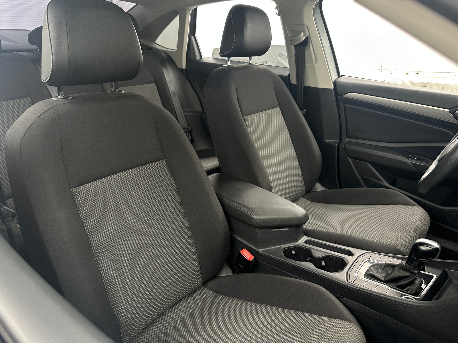 Thumbnail: 2019 Volkswagen Jetta - 2