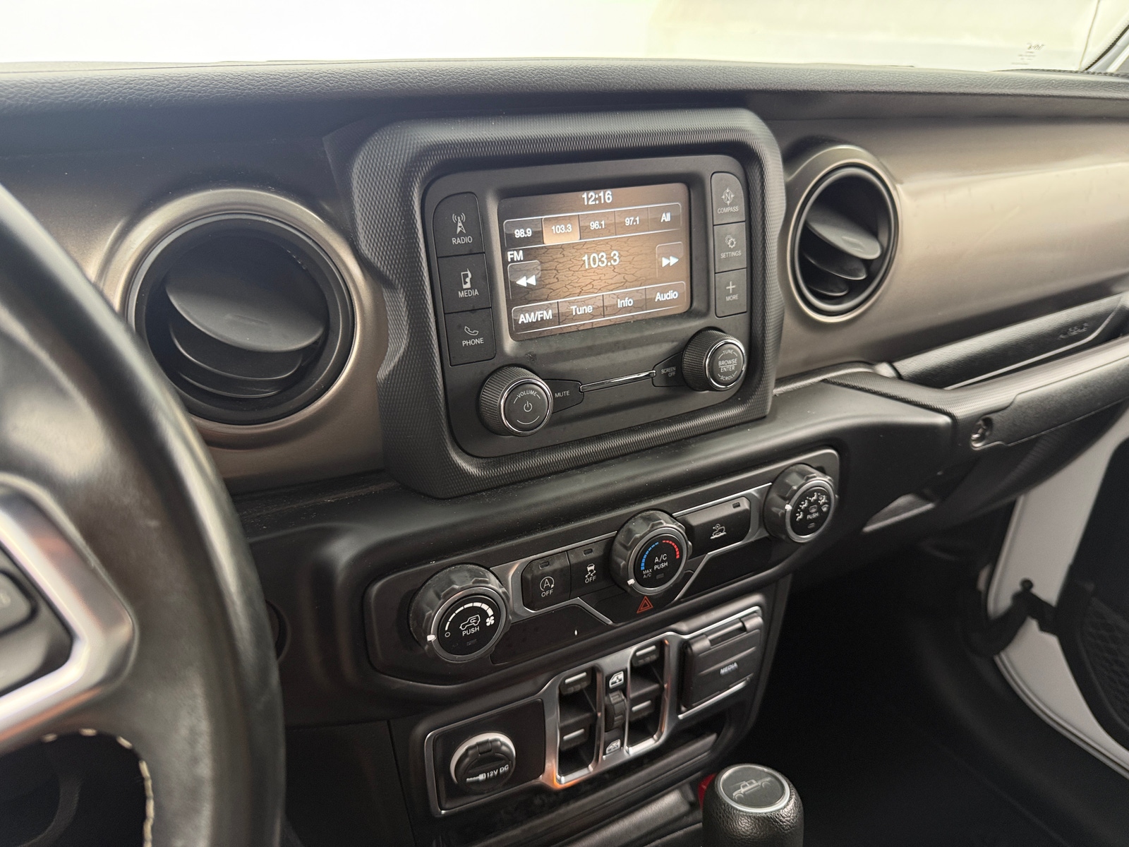 Thumbnail: 2020 Jeep Gladiator - 4