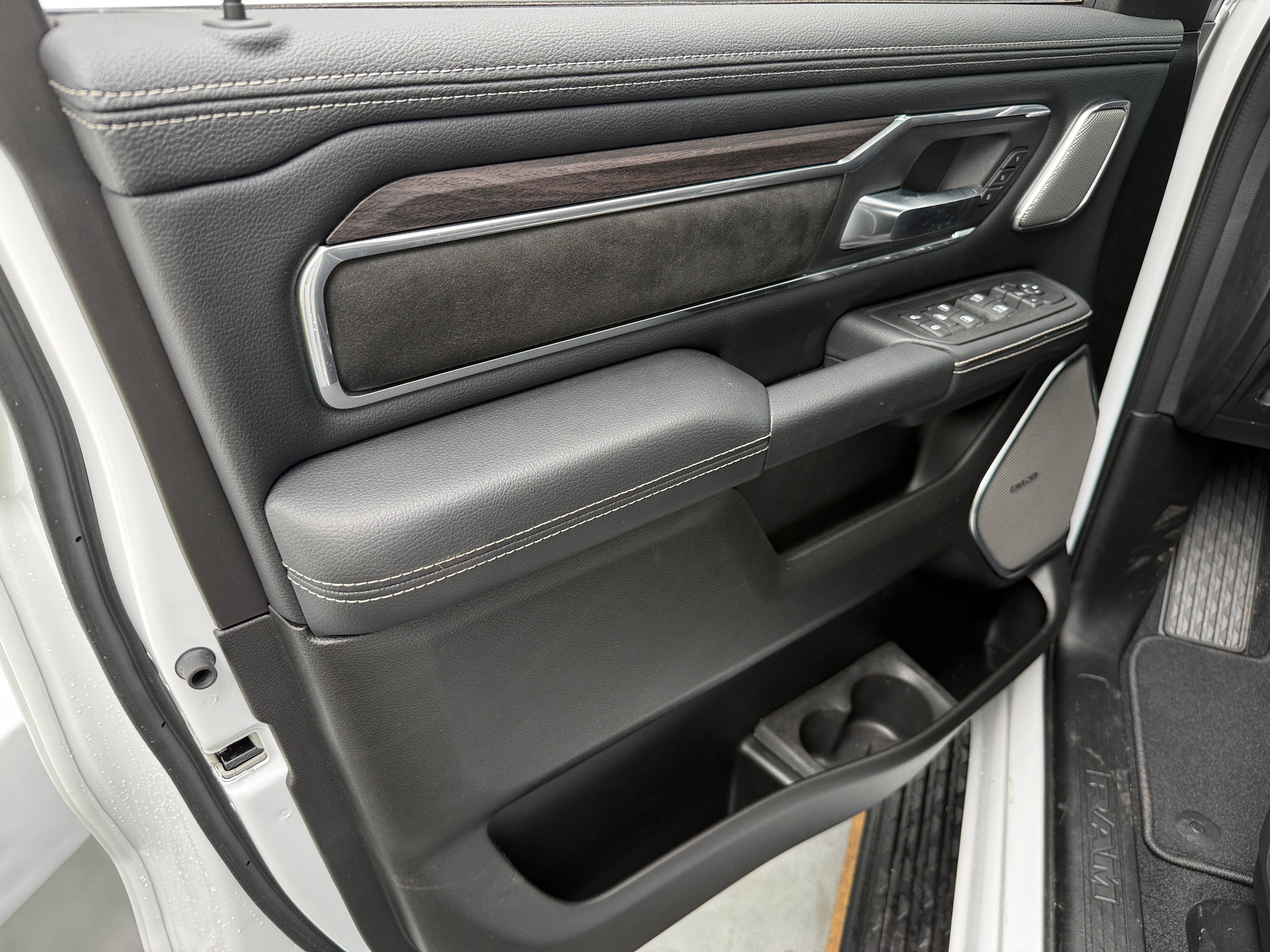 2026 RAM 1500 Laramie - Photo 10