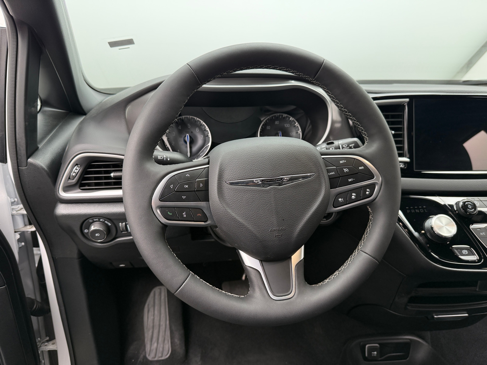 Thumbnail: 2026 Chrysler Pacifica - 4