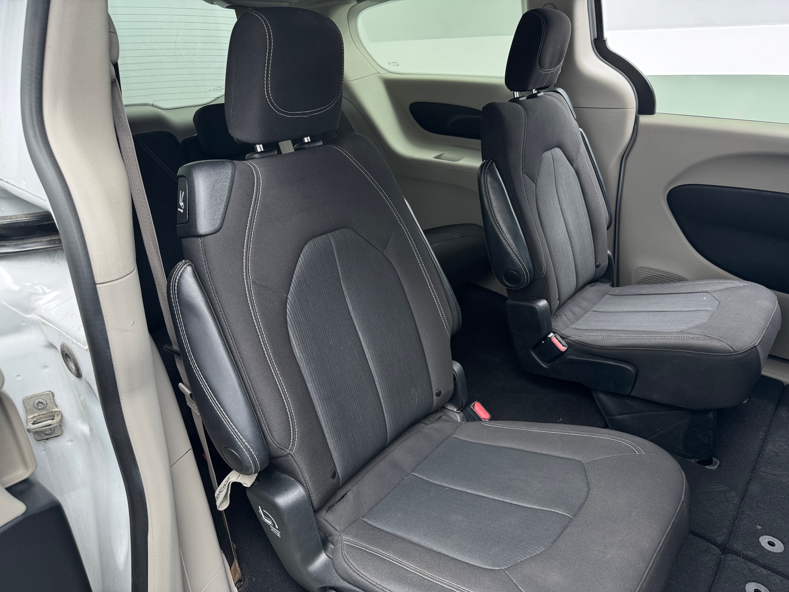 Thumbnail: 2022 Chrysler Voyager - 6