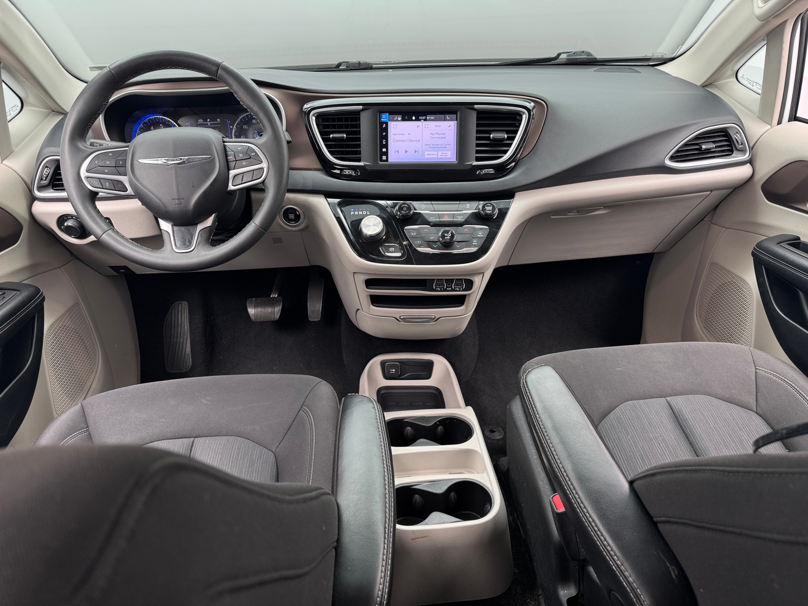 Thumbnail: 2022 Chrysler Voyager - 3