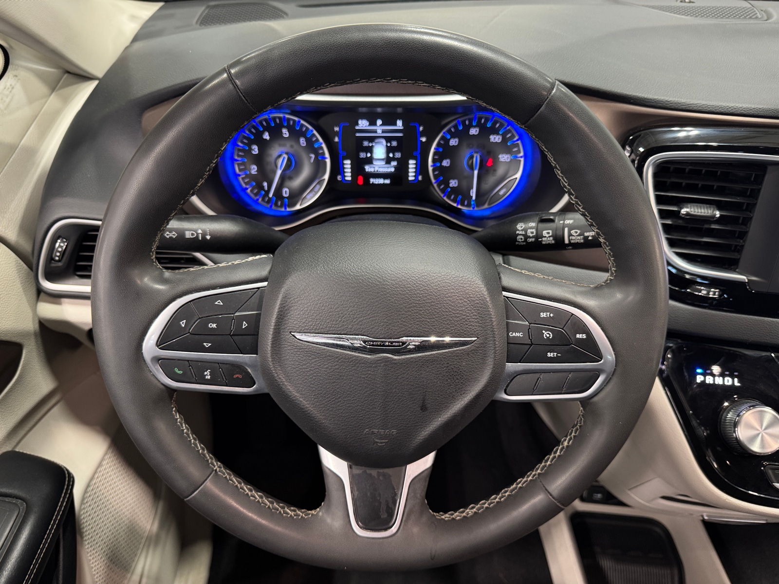Thumbnail: 2022 Chrysler Voyager - 5