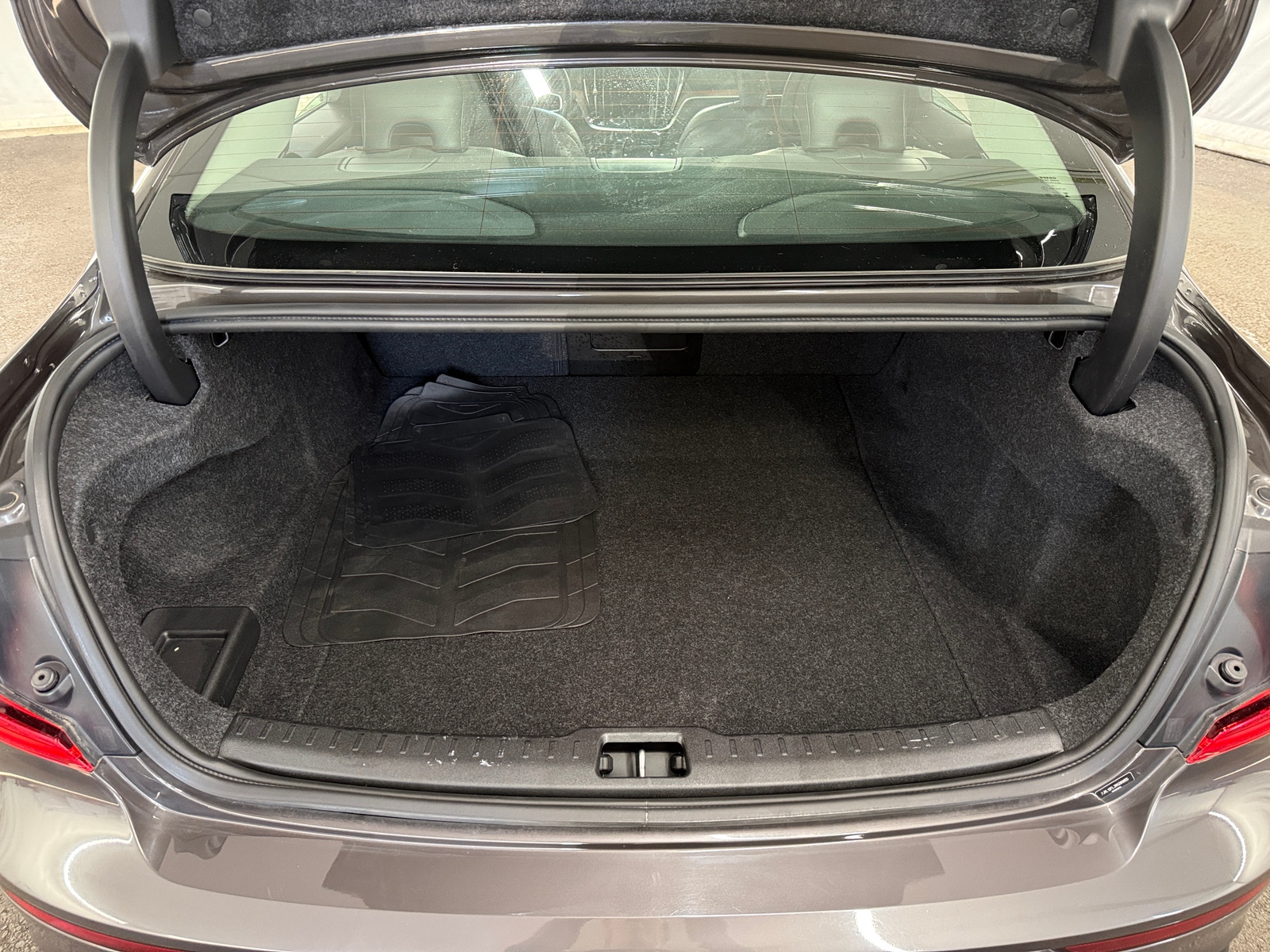 Thumbnail: 2024 Volvo S60 - 6