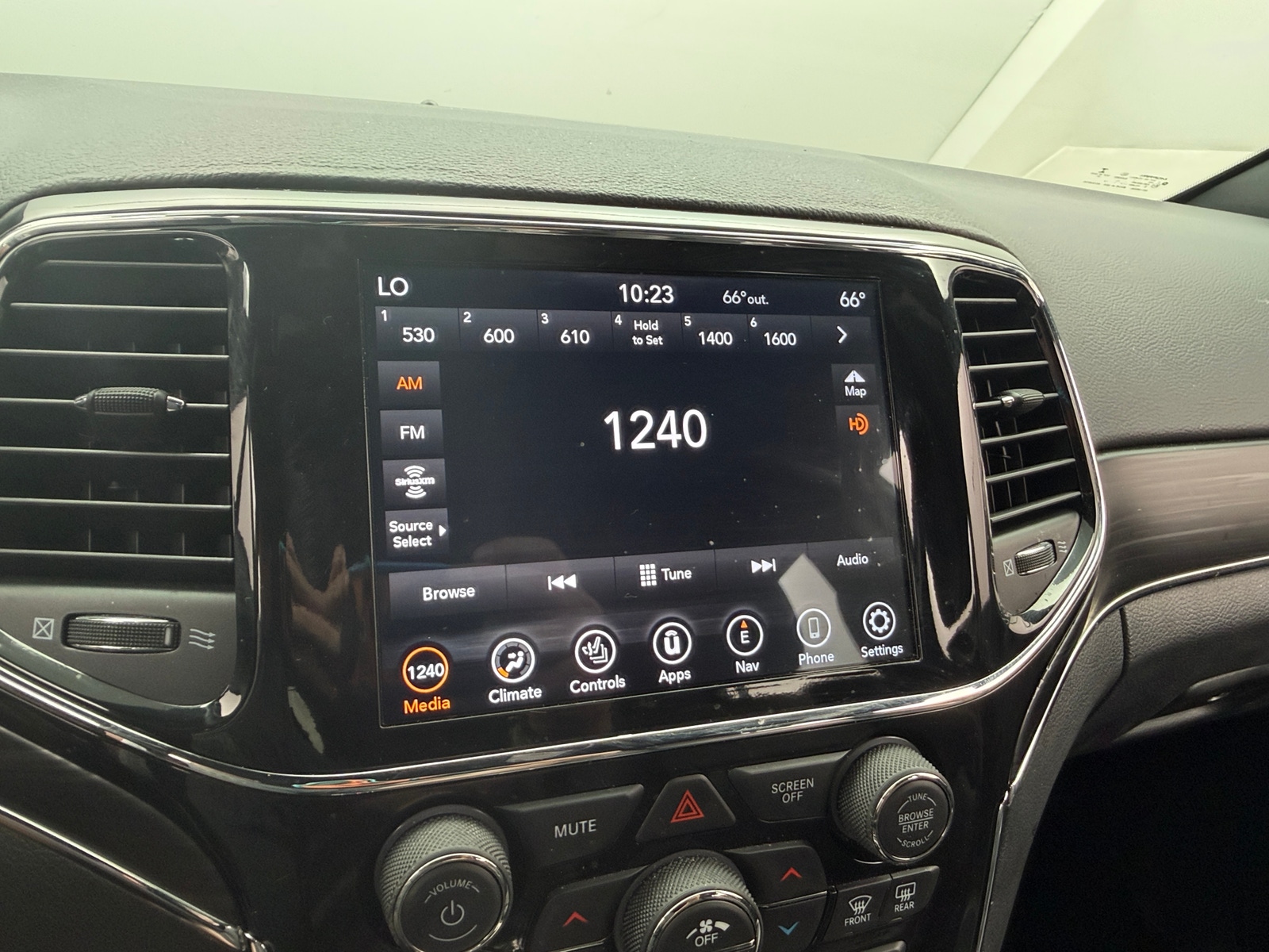 Thumbnail: 2021 Jeep Grand Cherokee - 3