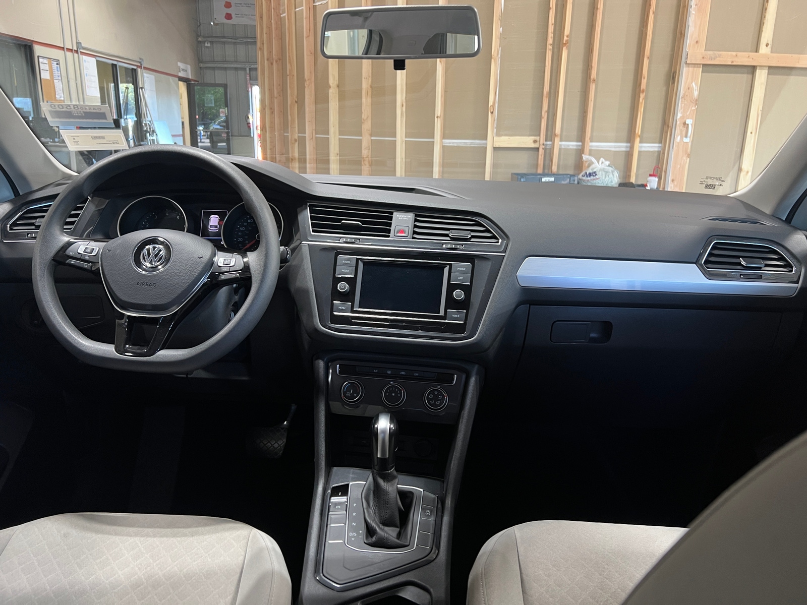 Thumbnail: 2021 Volkswagen Tiguan - 3