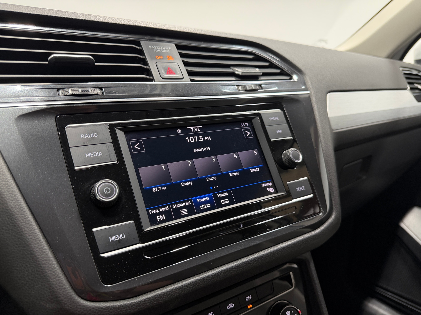 Thumbnail: 2021 Volkswagen Tiguan - 4