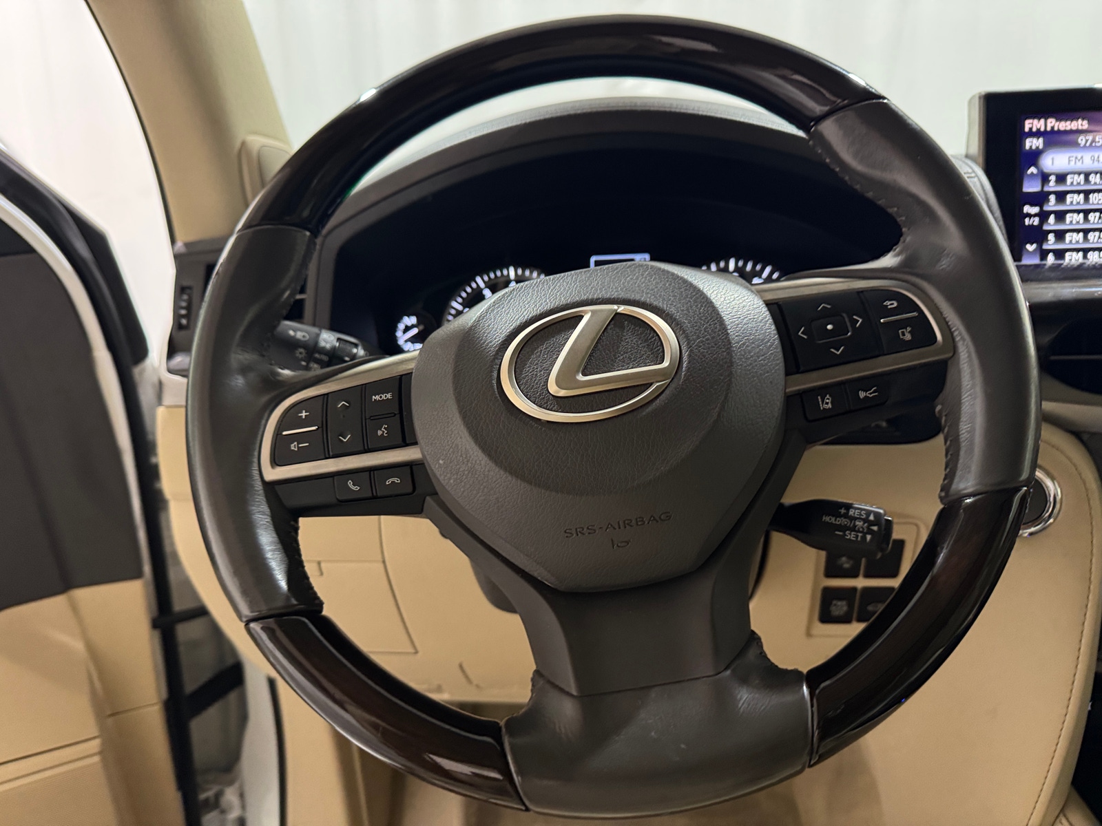 Thumbnail: 2018 Lexus LX - 4