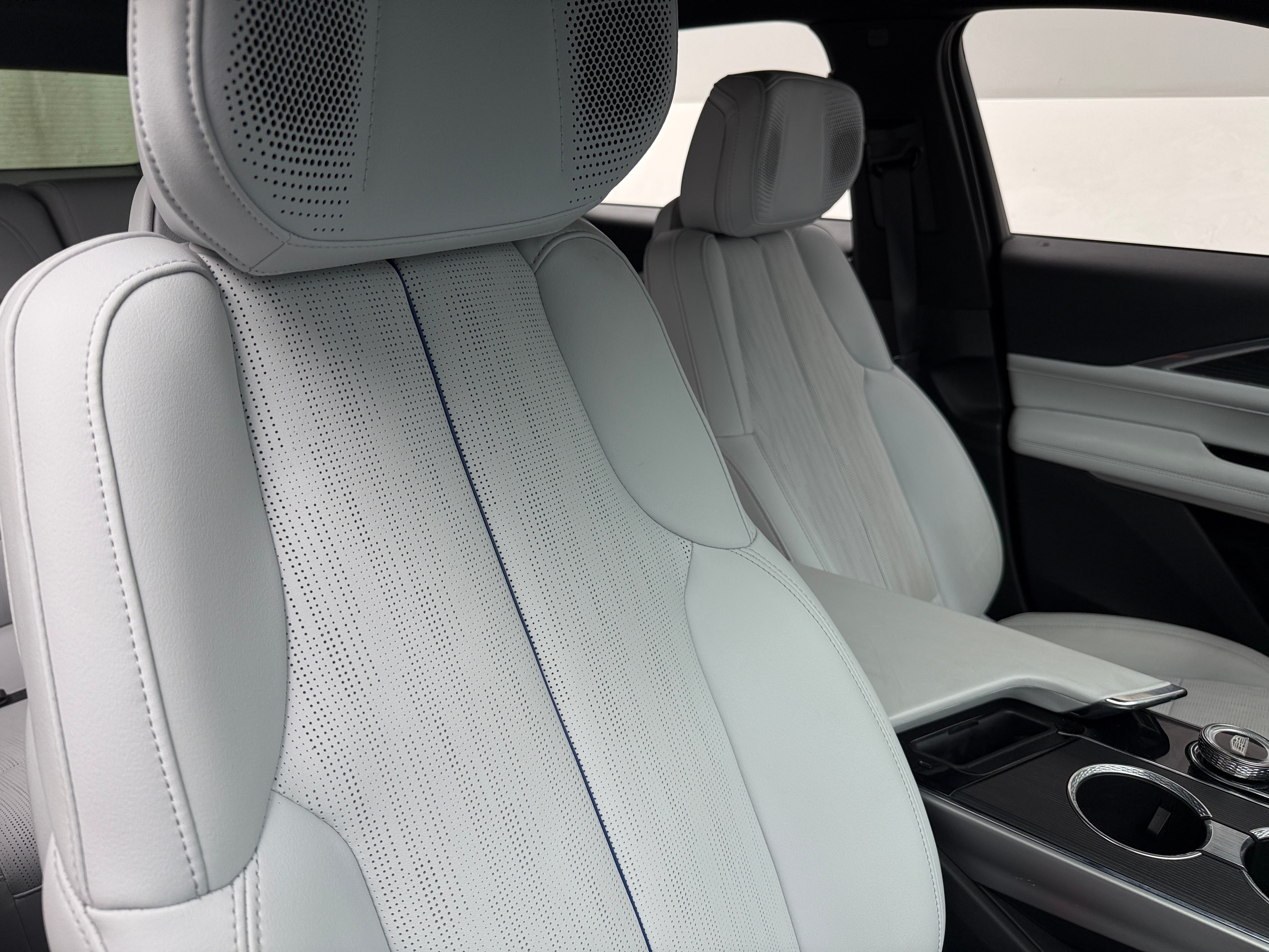 Used 2024 Cadillac LYRIQ Luxury 2 with VIN 1GYKPRRL0RZ115254 for sale in Auburn, WA