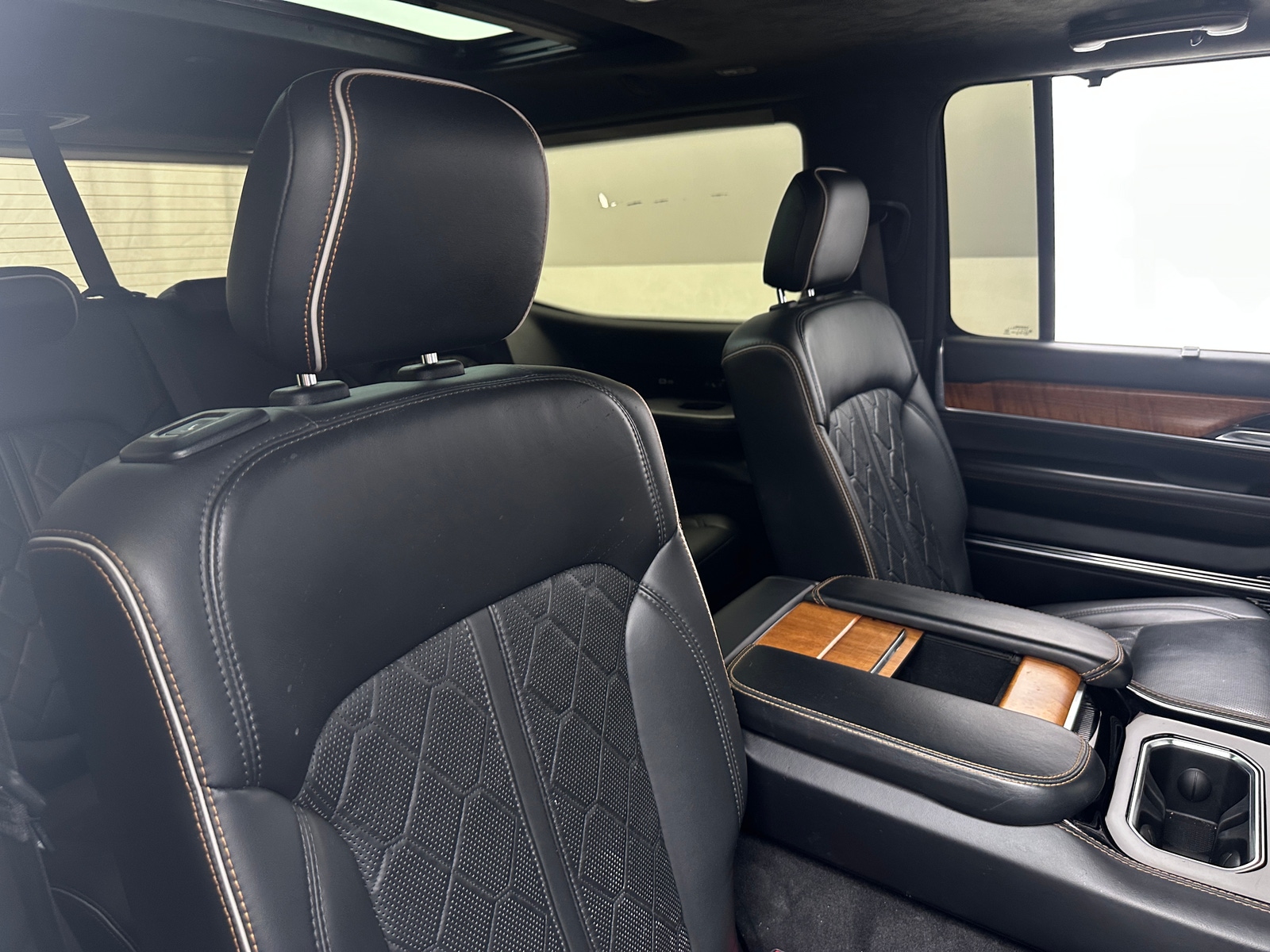 Thumbnail: 2022 Jeep Grand Wagoneer - 5