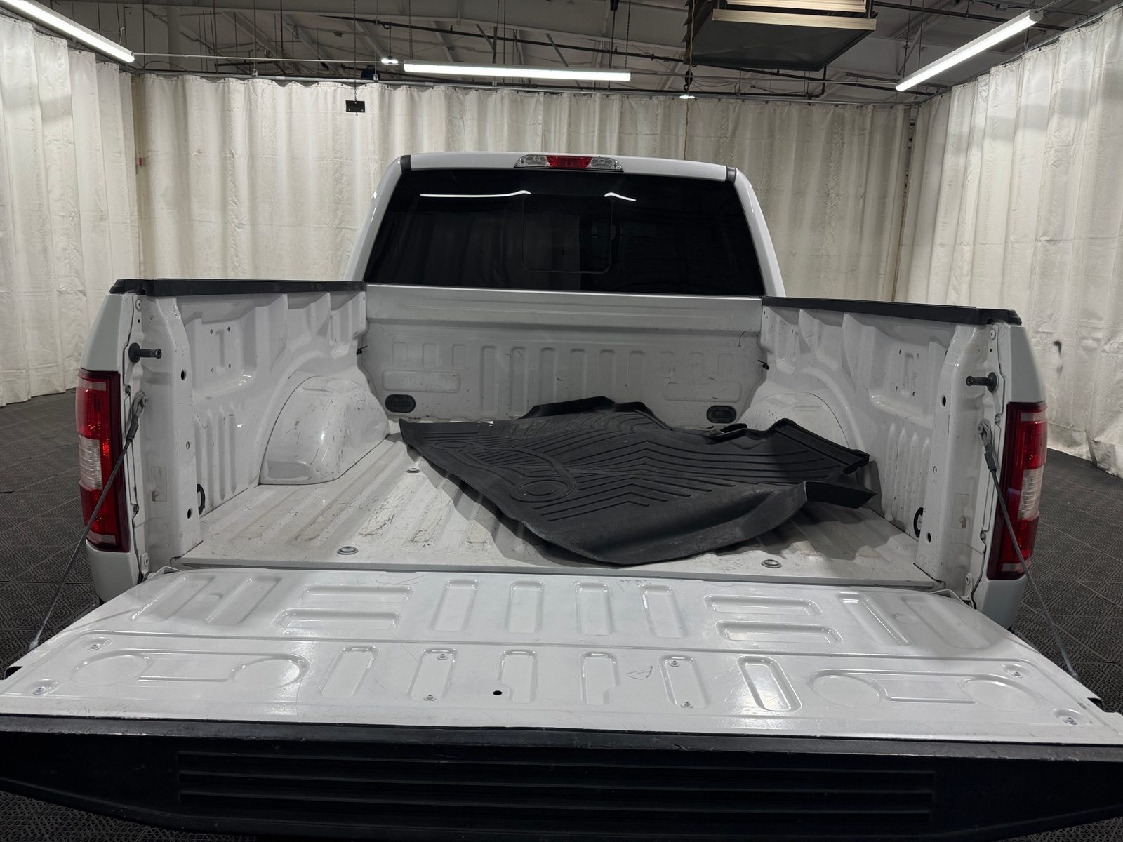 Thumbnail: 2018 Ford Econoline - 7