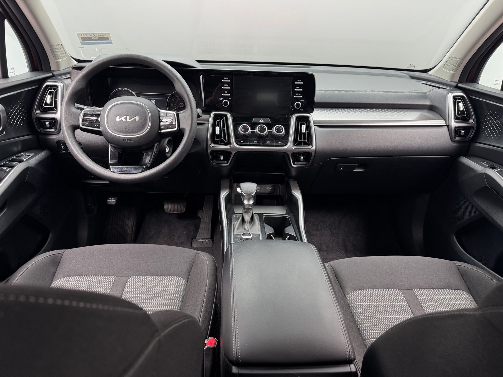 Thumbnail: 2023 Kia Sorento - 3