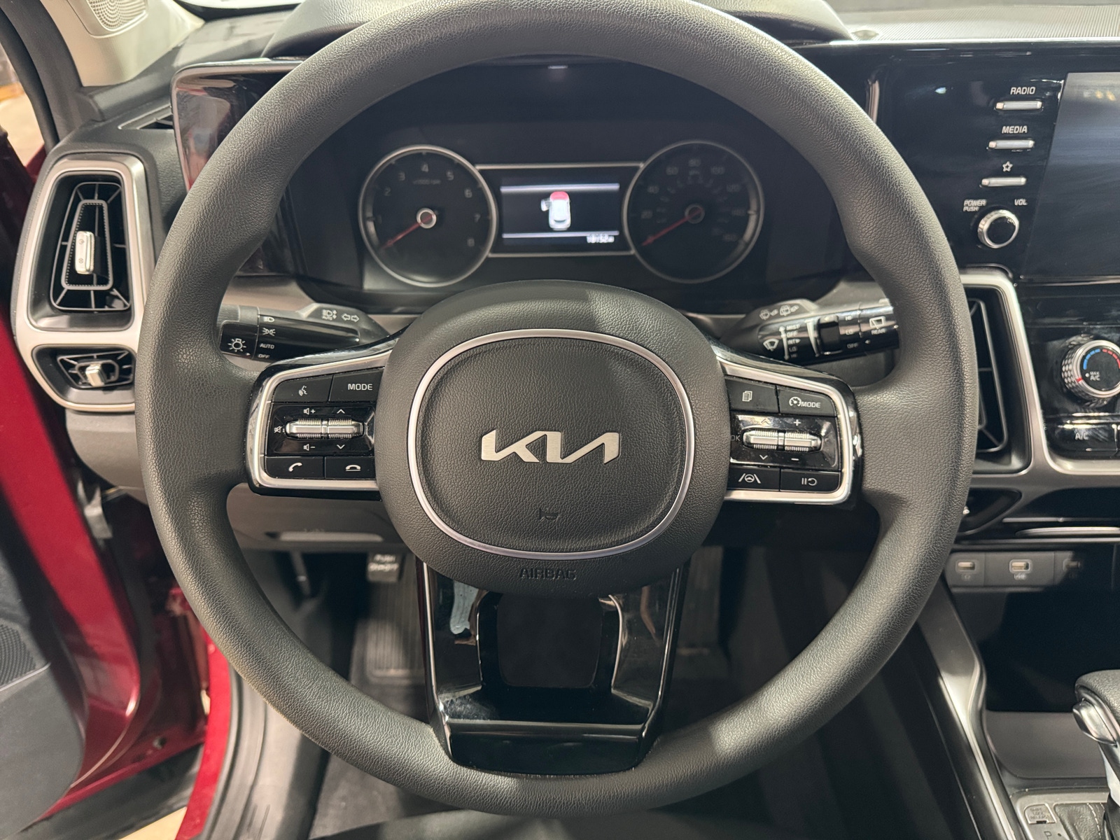 Thumbnail: 2023 Kia Sorento - 5