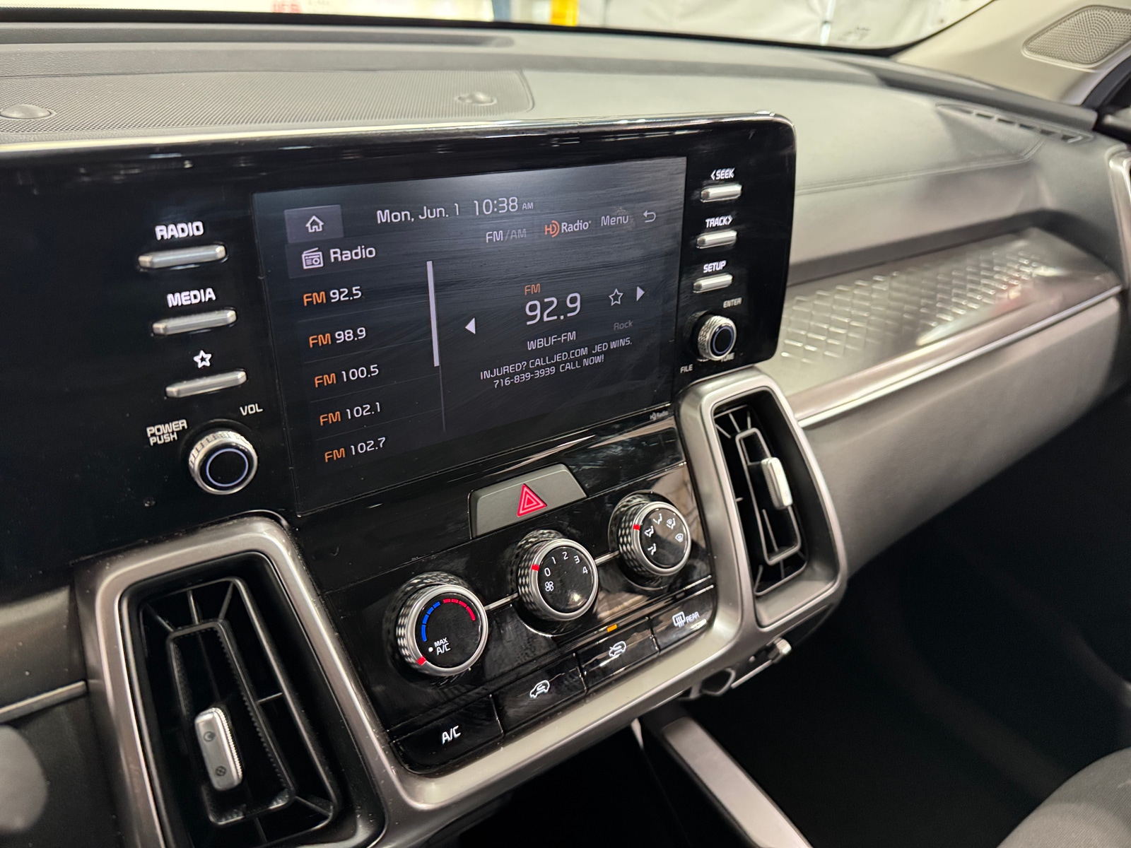 Thumbnail: 2023 Kia Sorento - 4