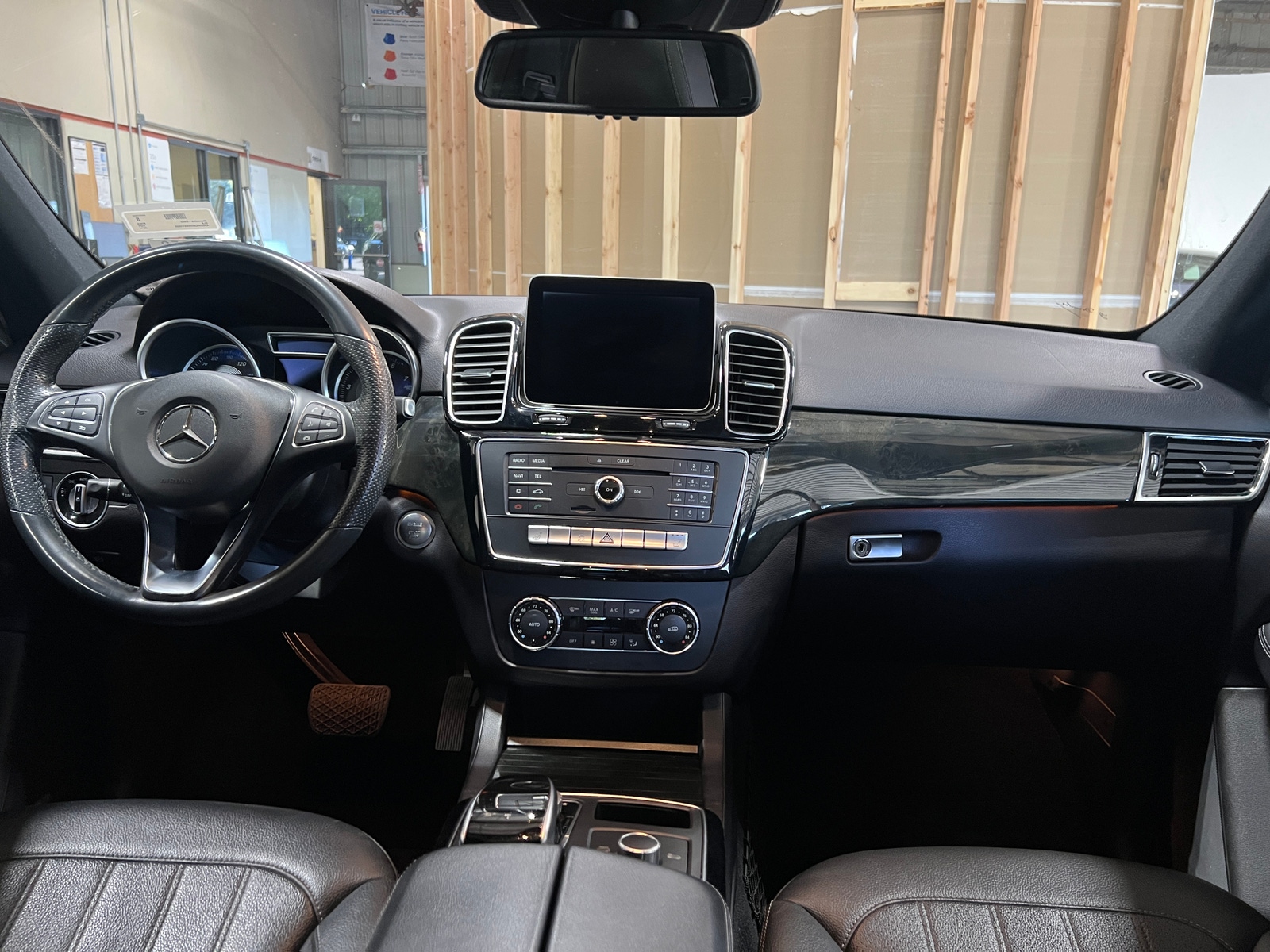 Thumbnail: 2017 Mercedes-Benz GLE - 2