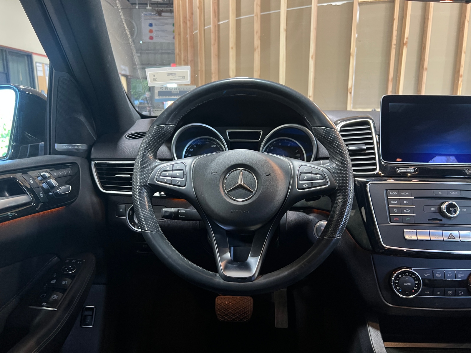 Thumbnail: 2017 Mercedes-Benz GLE - 4