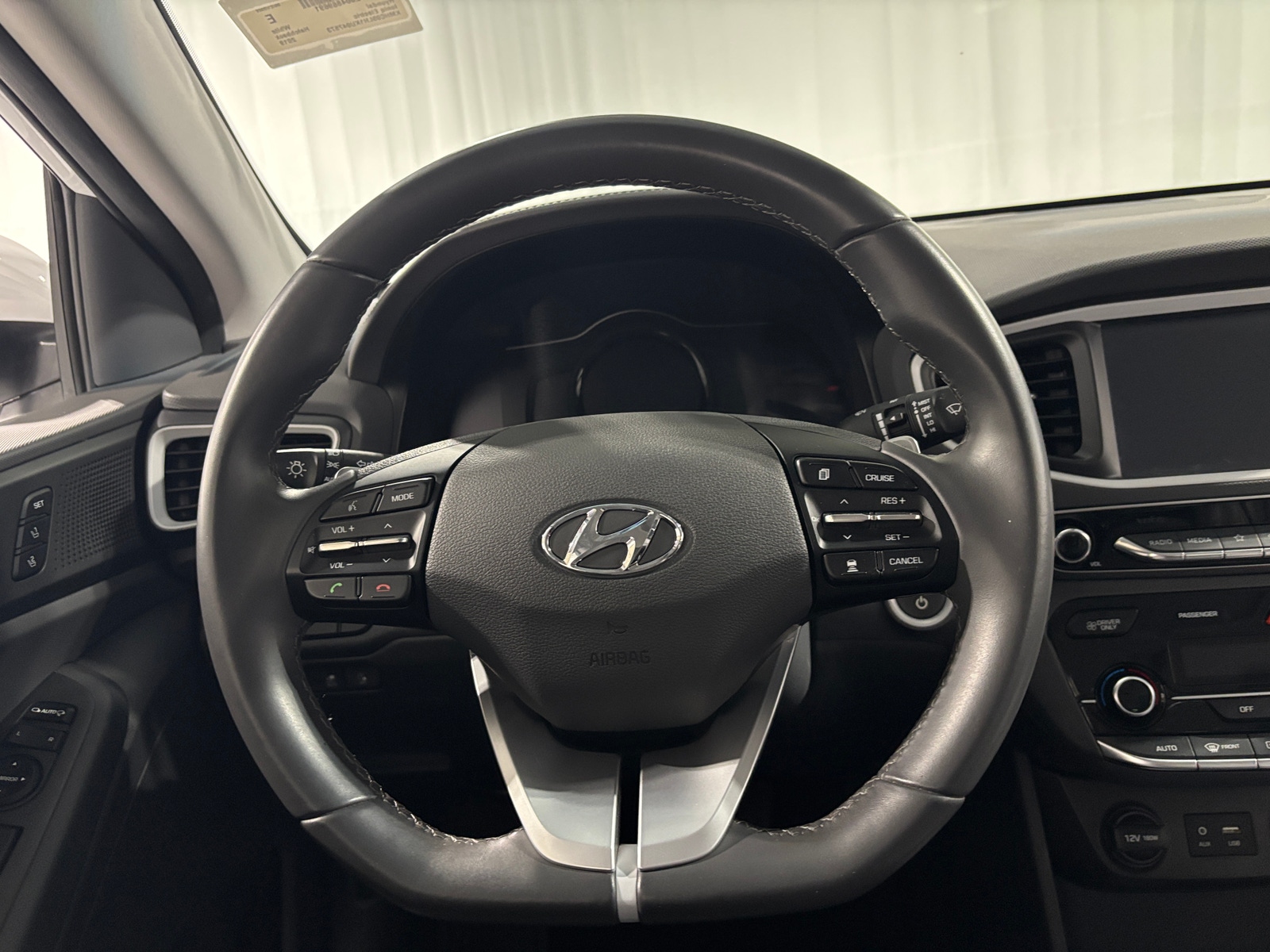 Thumbnail: 2019 Hyundai Ioniq - 4
