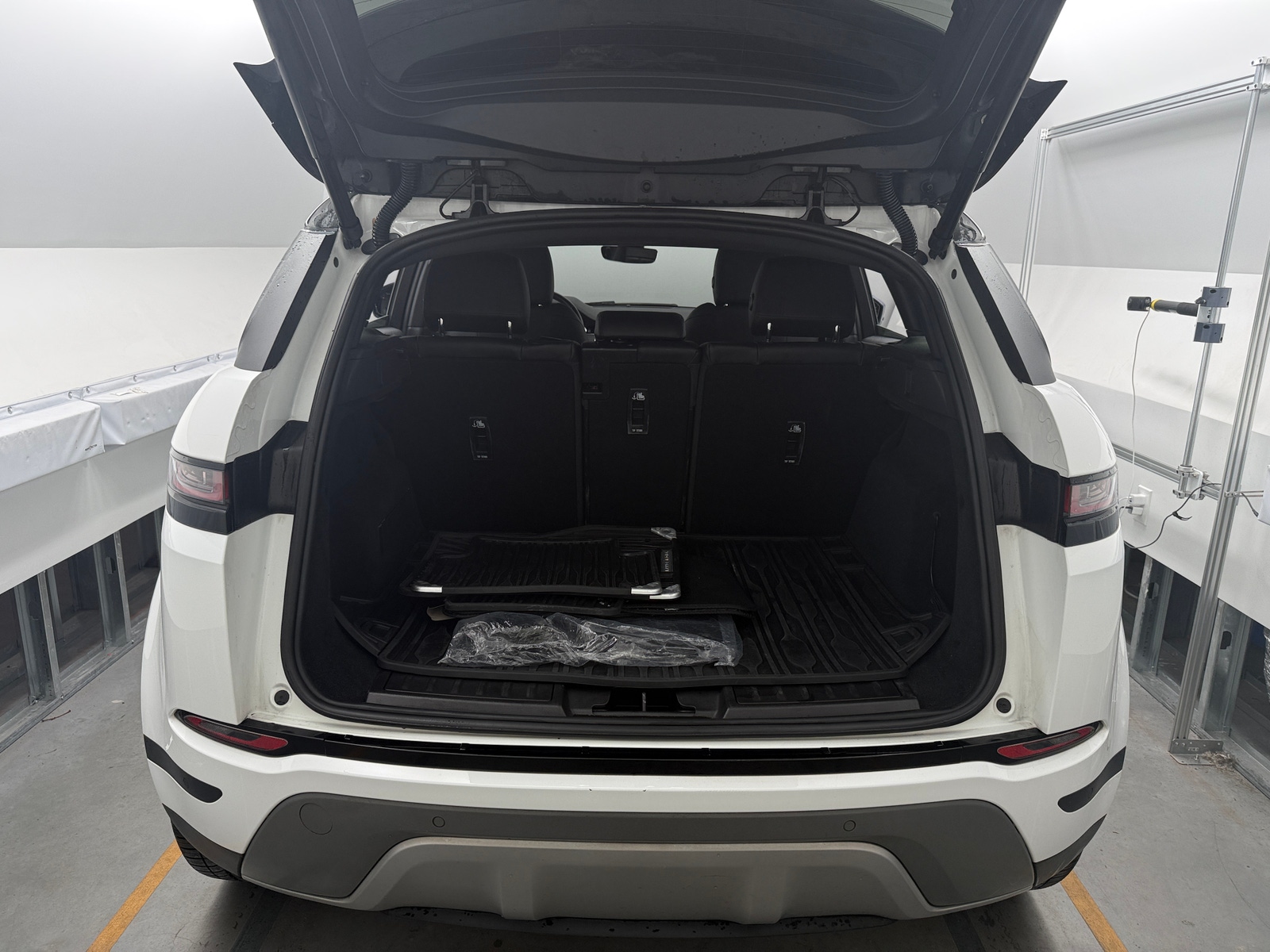 Thumbnail: 2020 Land Rover Range Rover Evoque - 6