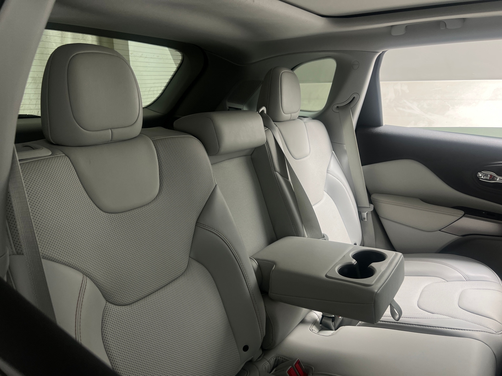 Thumbnail: 2019 Jeep Cherokee - 5
