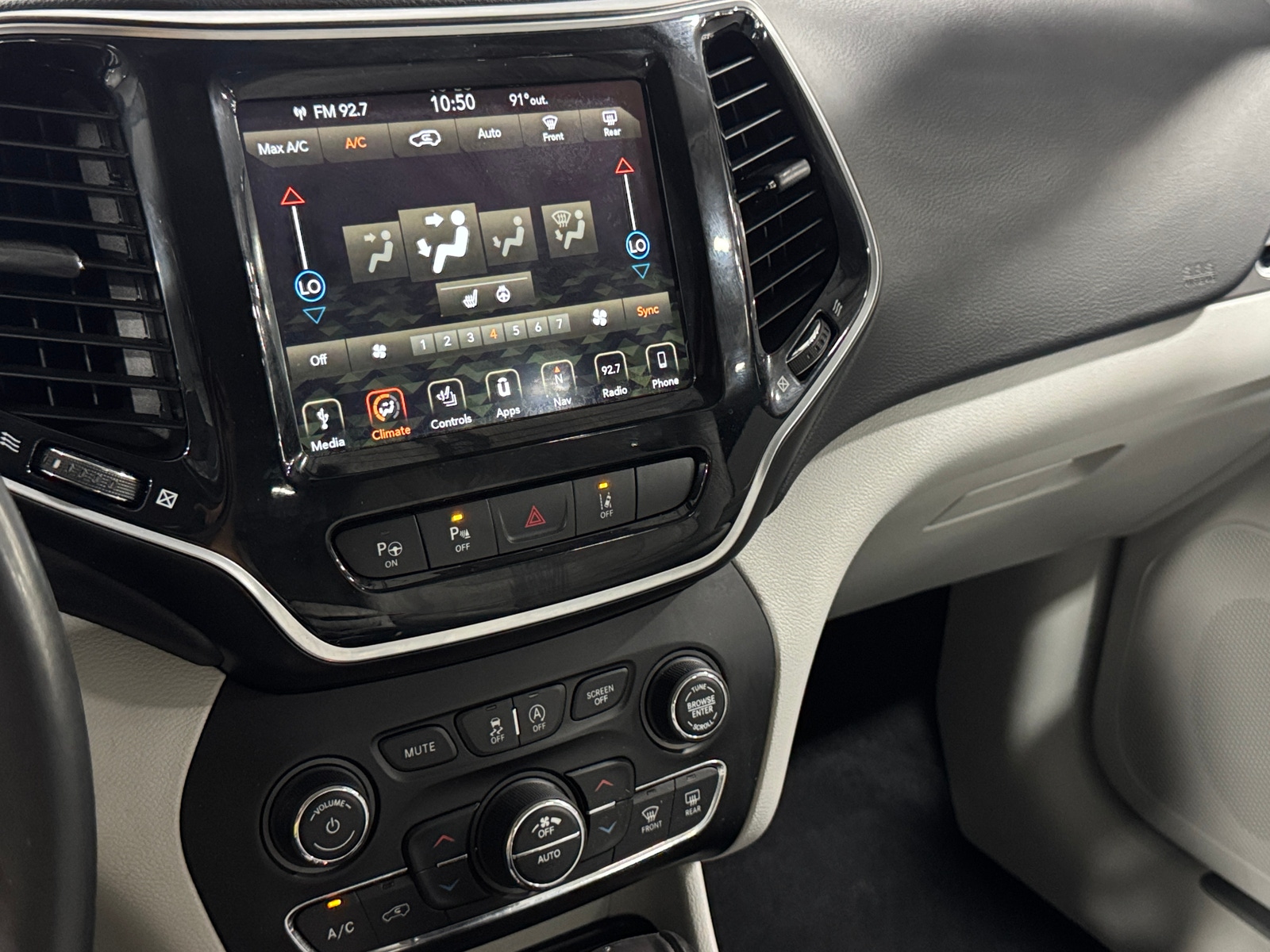 Thumbnail: 2019 Jeep Cherokee - 3