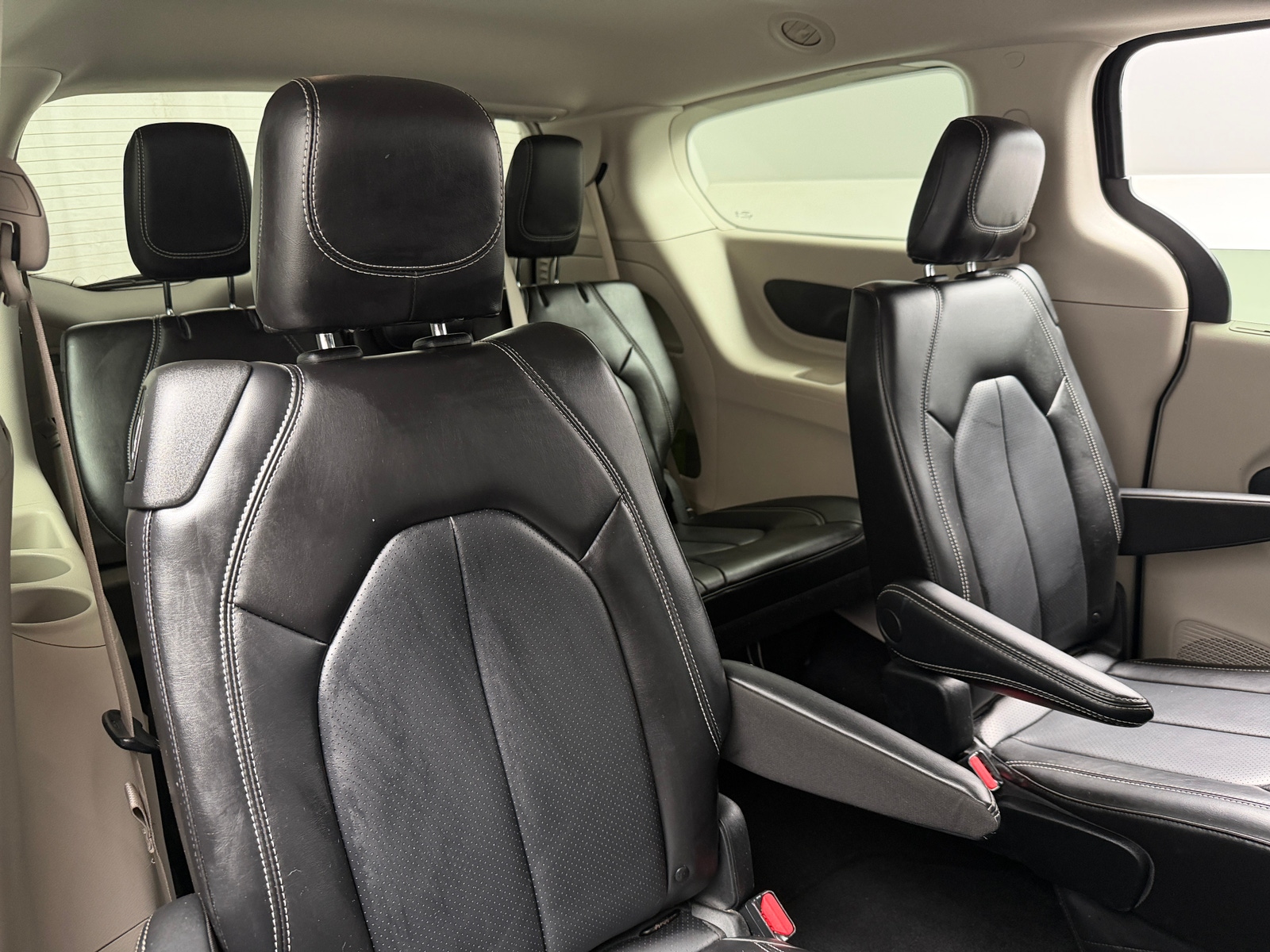 Thumbnail: 2023 Chrysler Pacifica - 5