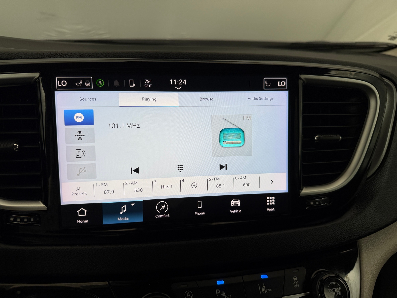 Thumbnail: 2023 Chrysler Pacifica - 3