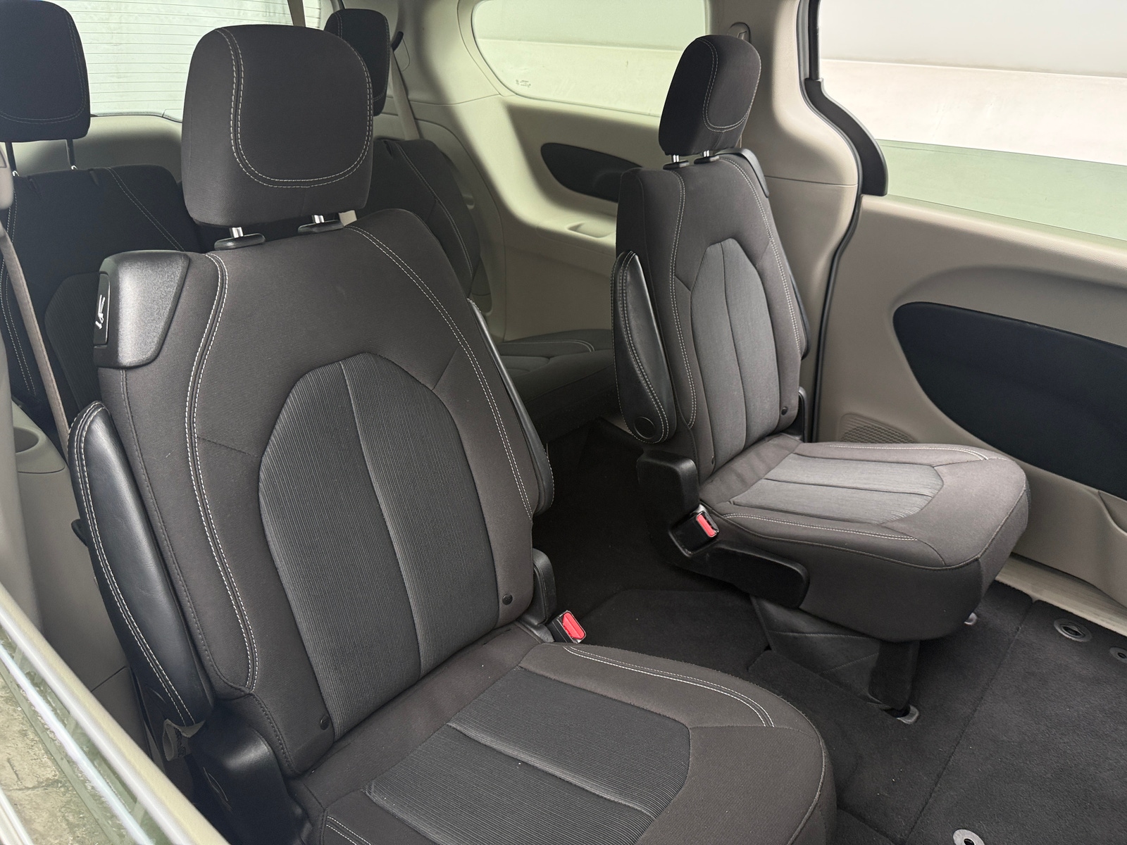 Thumbnail: 2023 Chrysler Voyager - 6