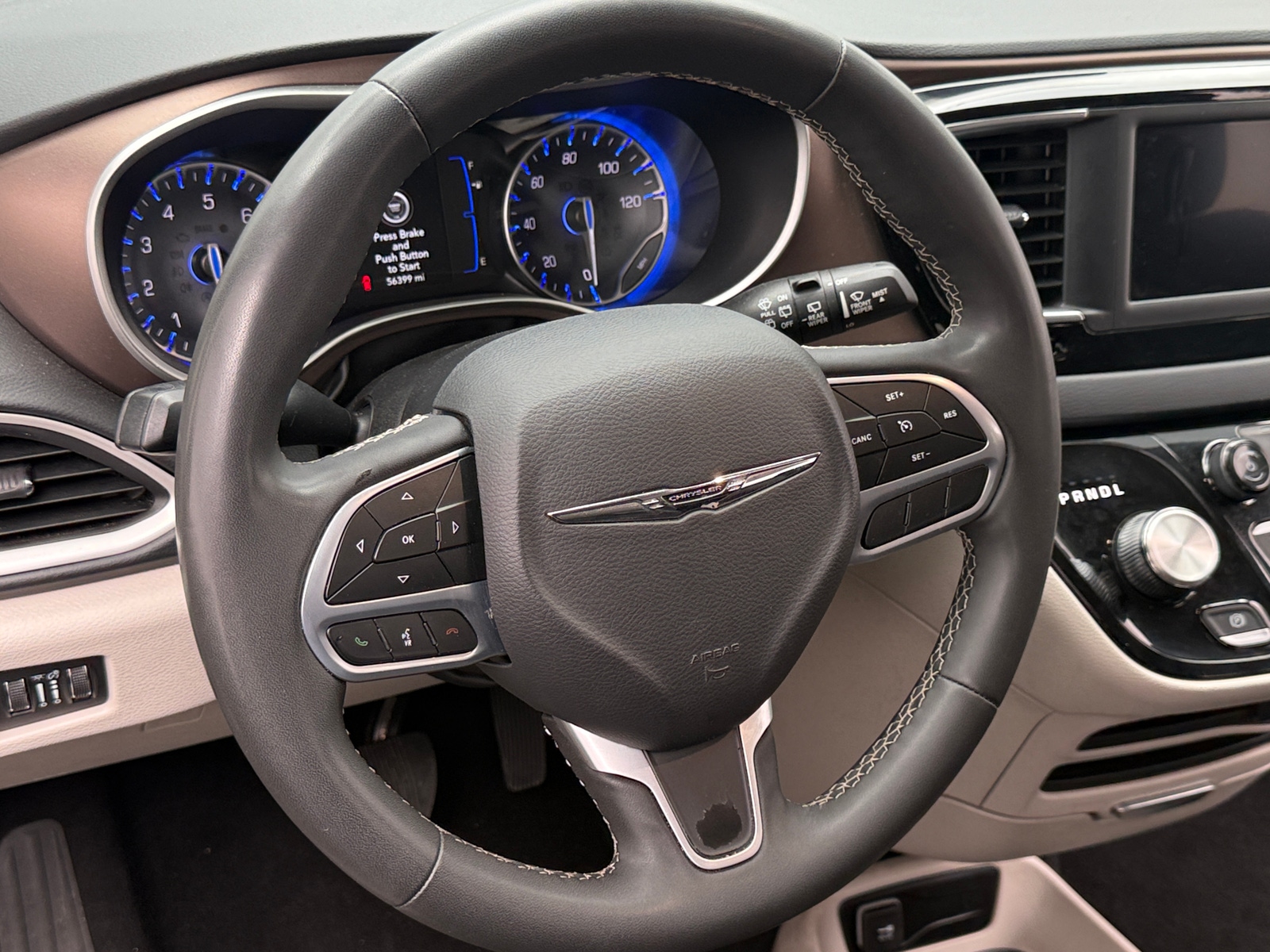 Thumbnail: 2023 Chrysler Voyager - 5