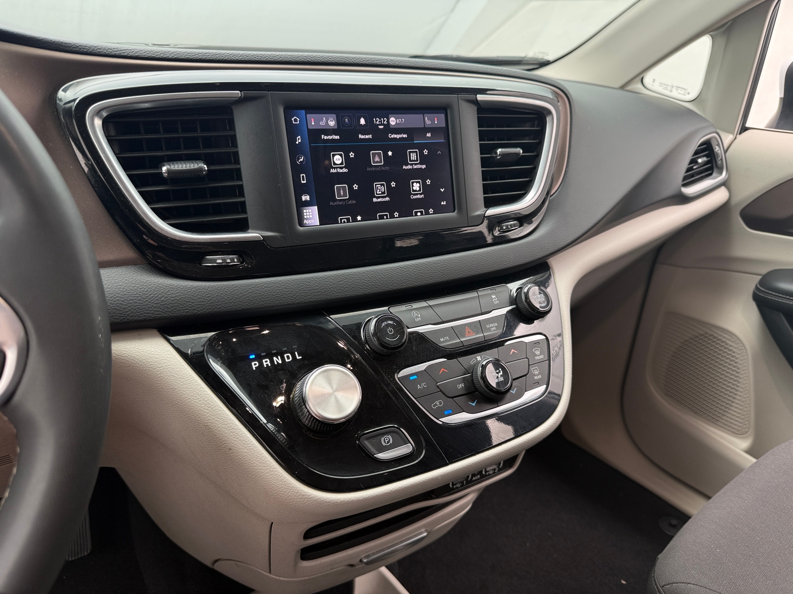 Thumbnail: 2023 Chrysler Voyager - 4