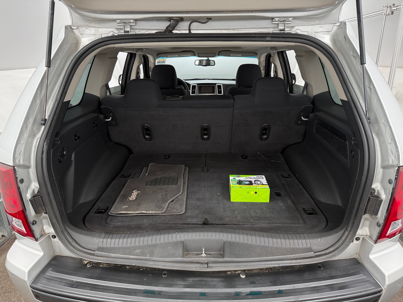 Thumbnail: 2010 Jeep Grand Cherokee - 7