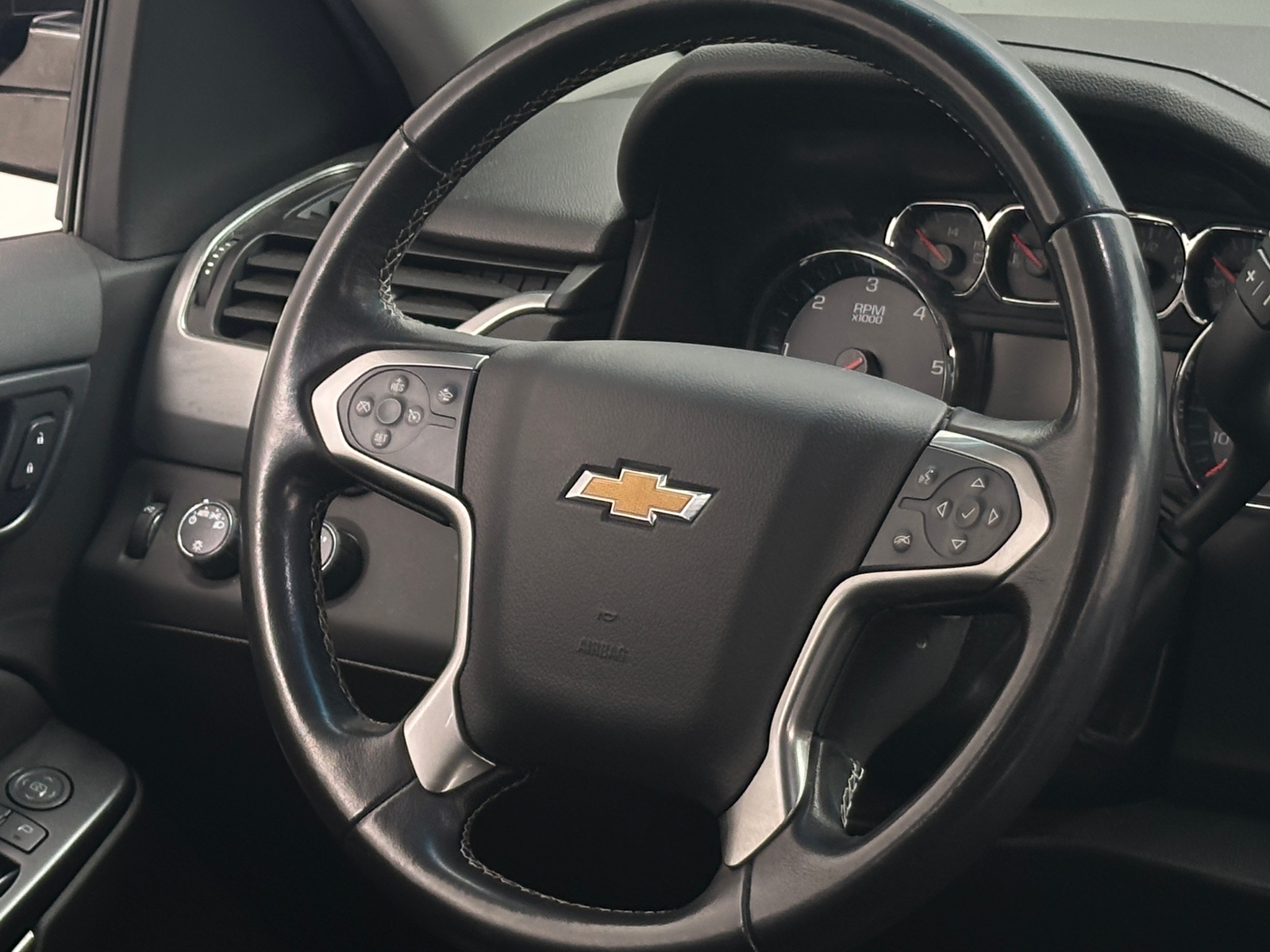 Thumbnail: 2019 Chevrolet Tahoe - 4