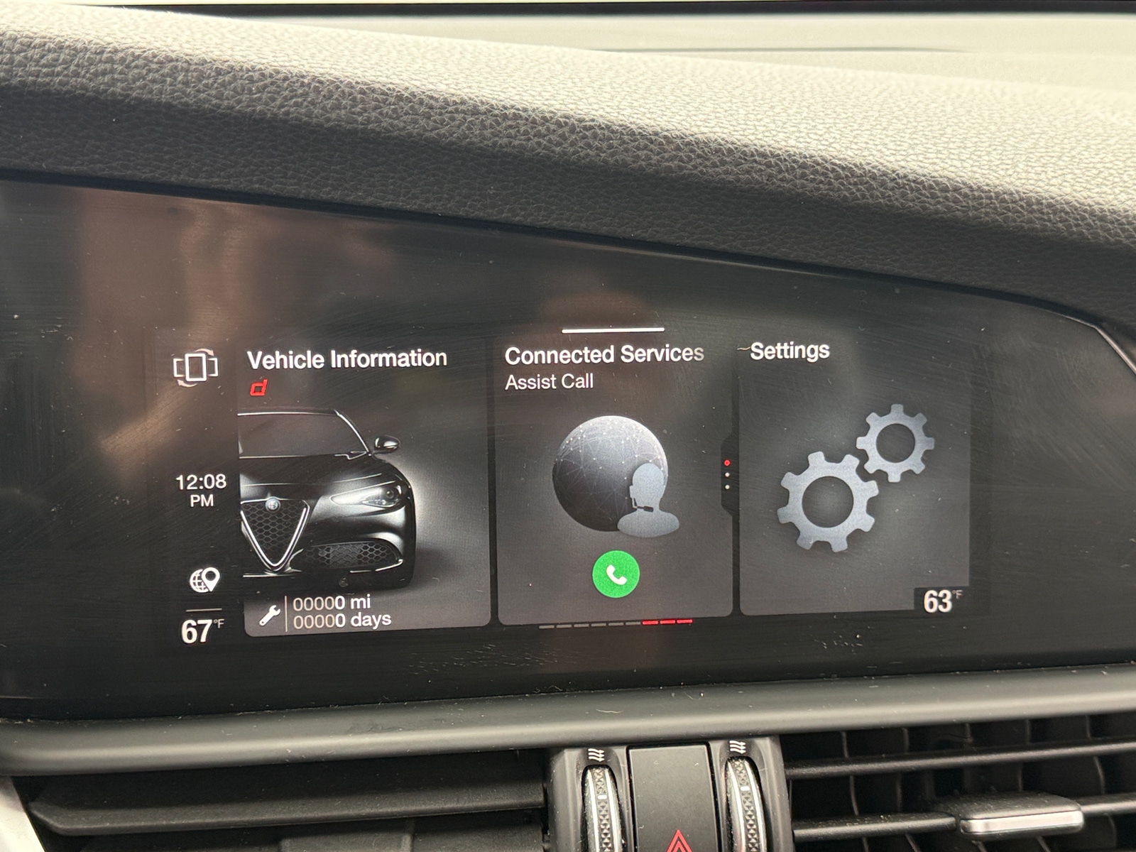 Thumbnail: 2021 Alfa Romeo Giulia - 3
