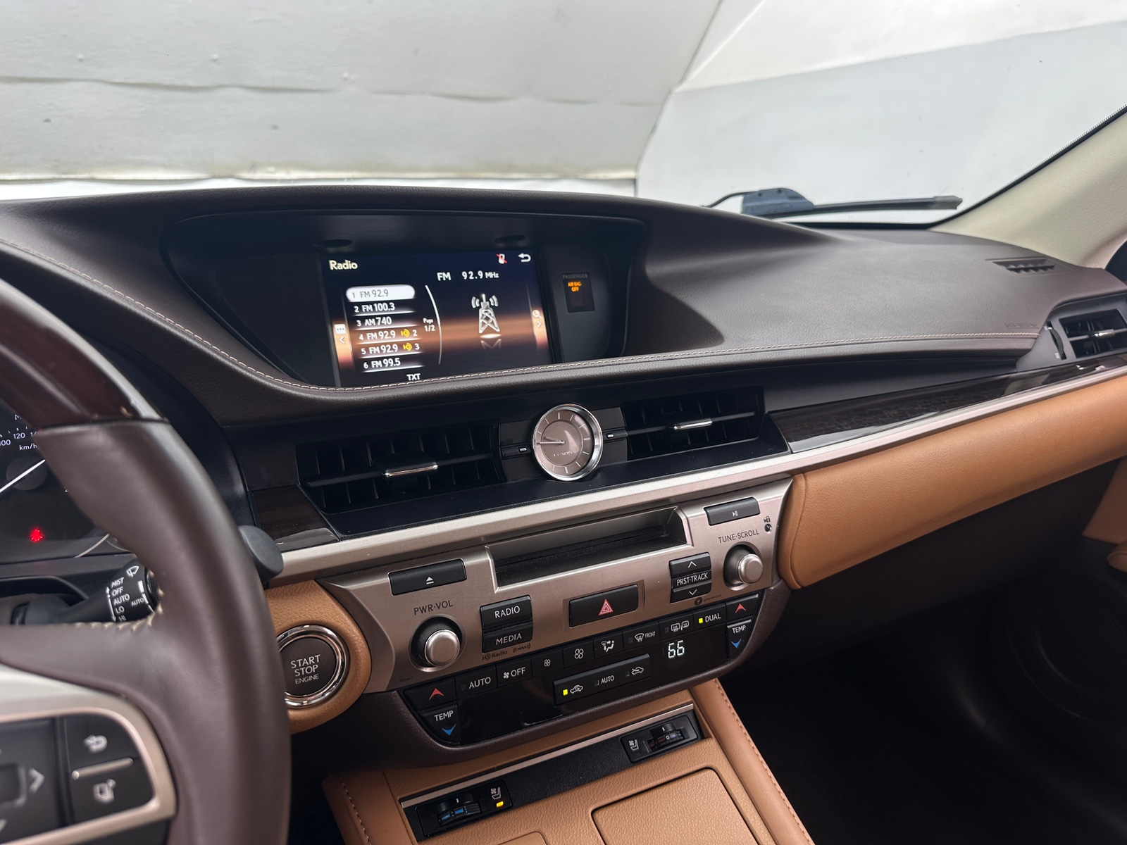 Thumbnail: 2018 Lexus ES - 4