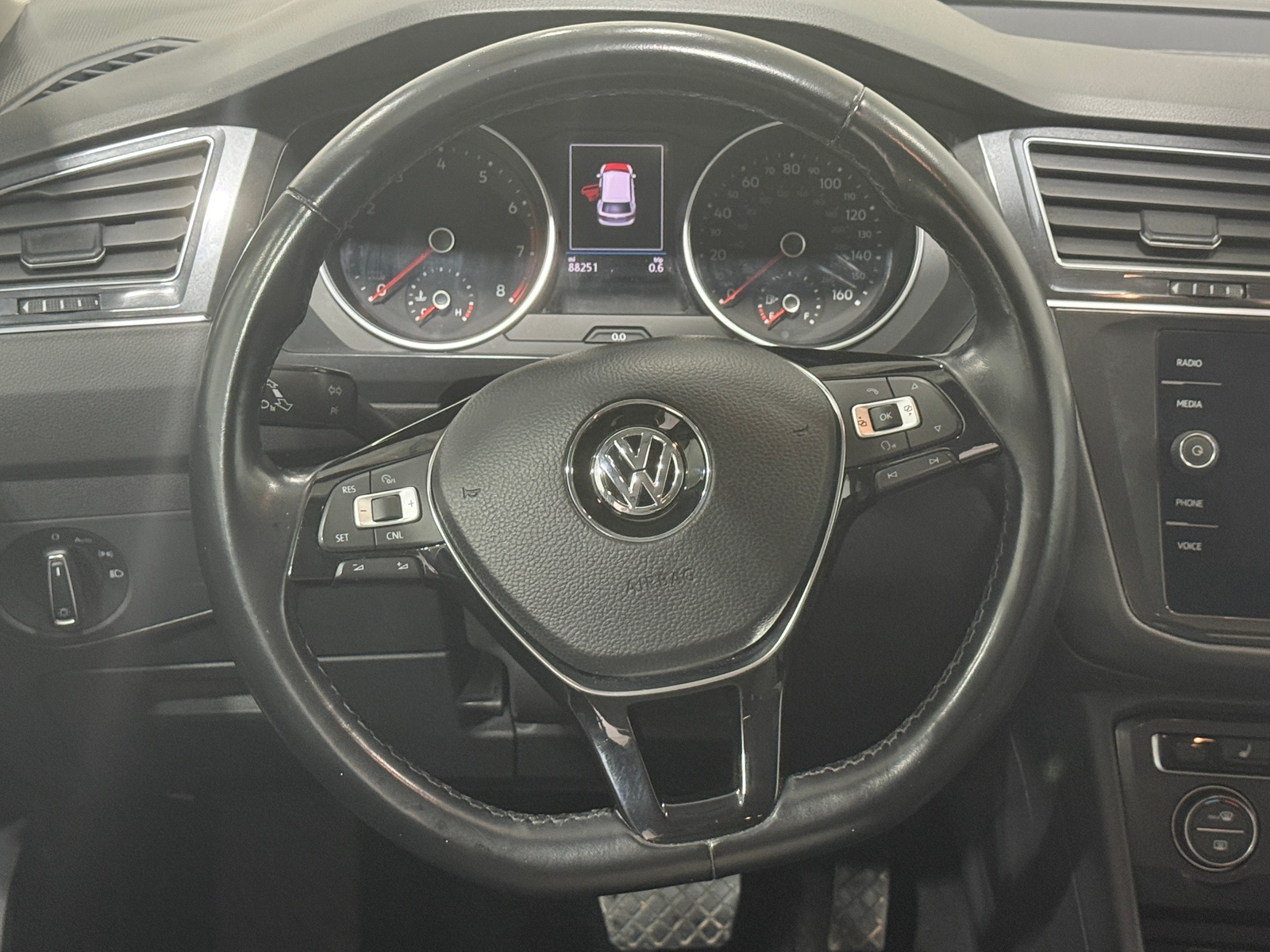 Thumbnail: 2018 Volkswagen Tiguan - 4