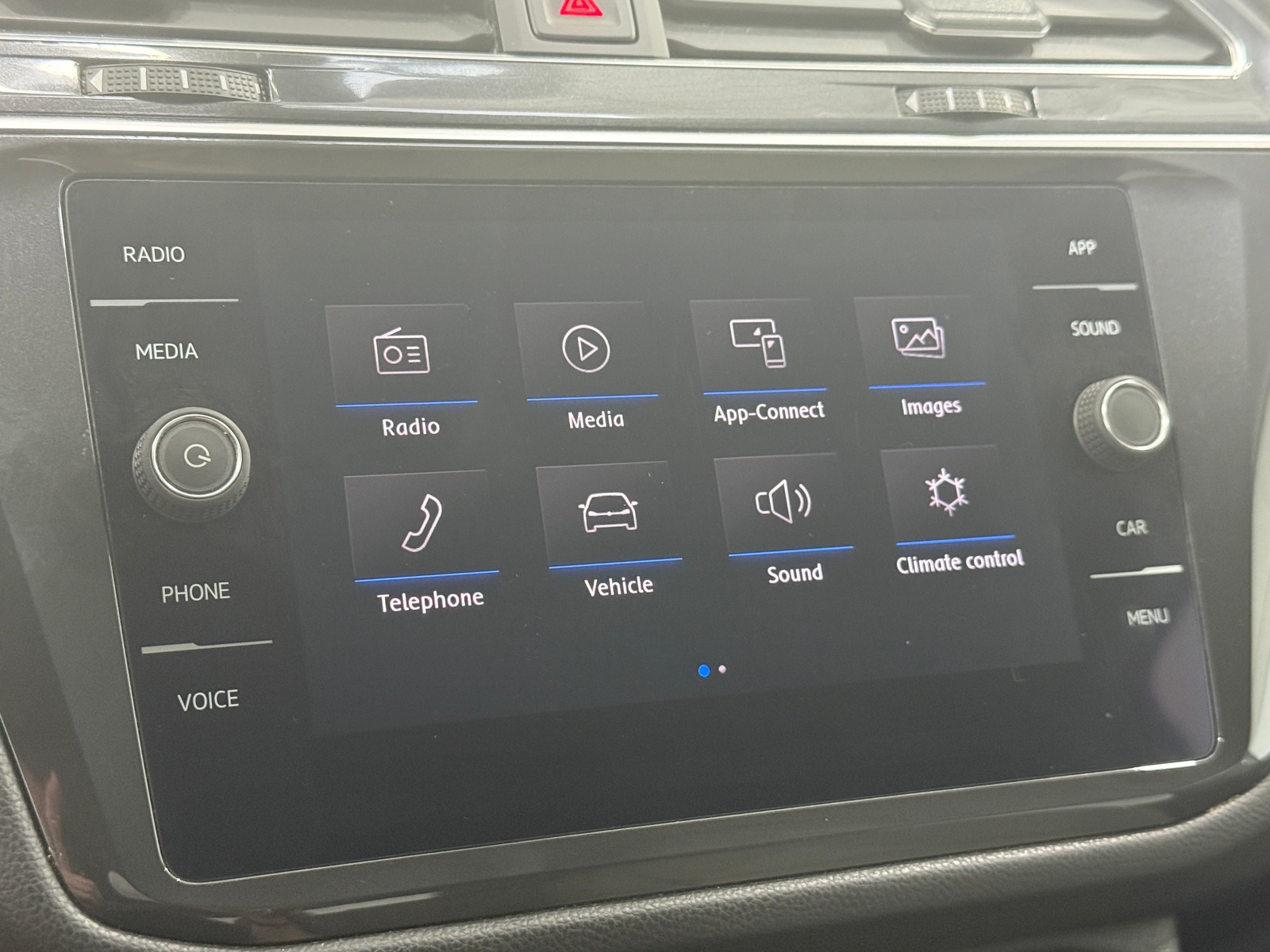 Thumbnail: 2018 Volkswagen Tiguan - 3
